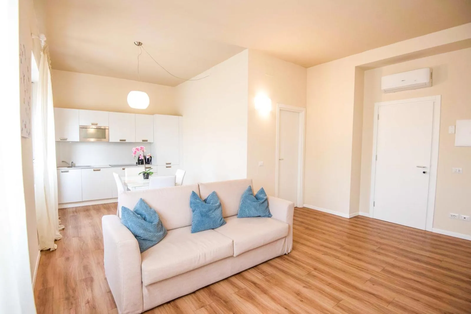 Living room in Donatello Apartments by Firenze Prestige