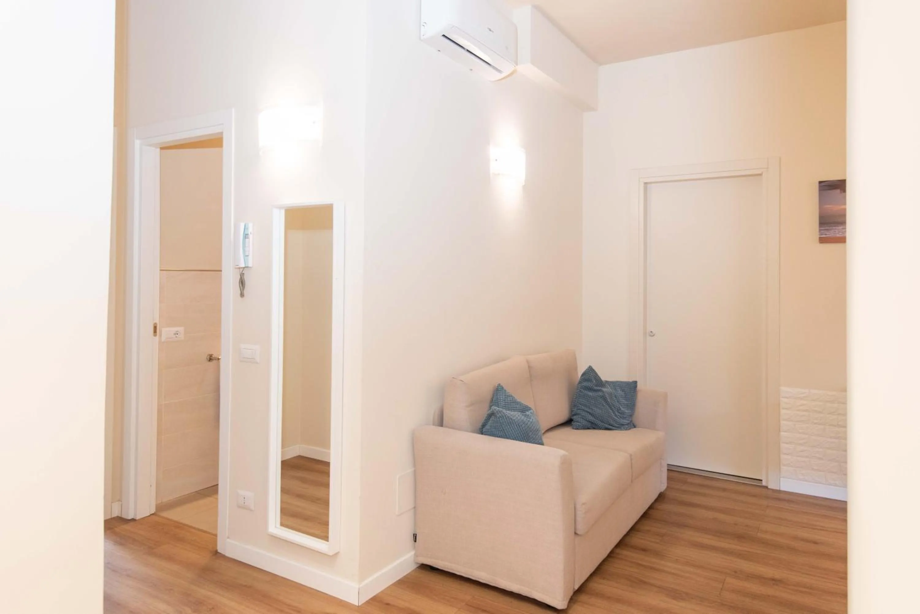 Living room in Donatello Apartments by Firenze Prestige