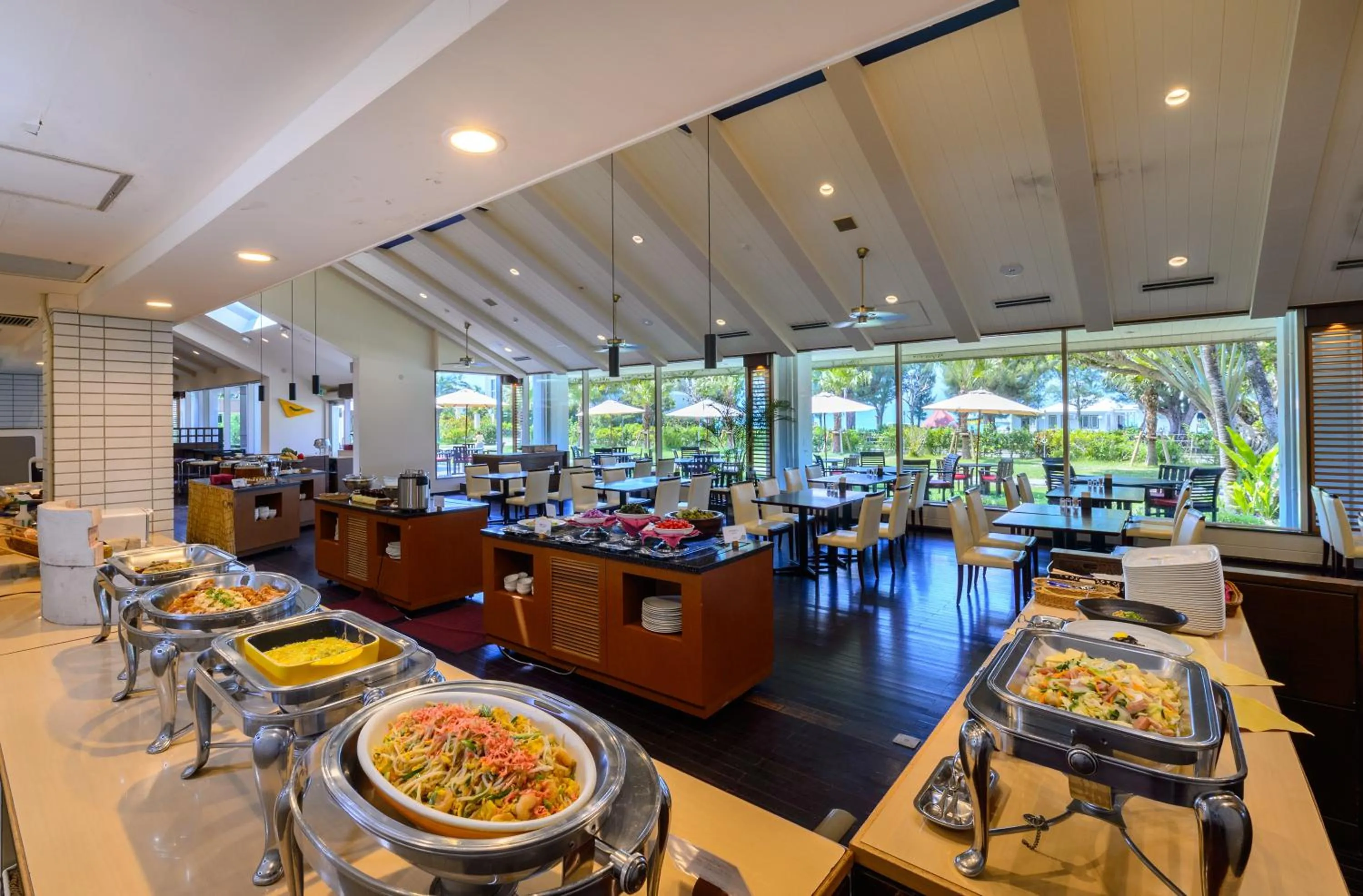 Restaurant/places to eat in Okuma Private Beach & Resort