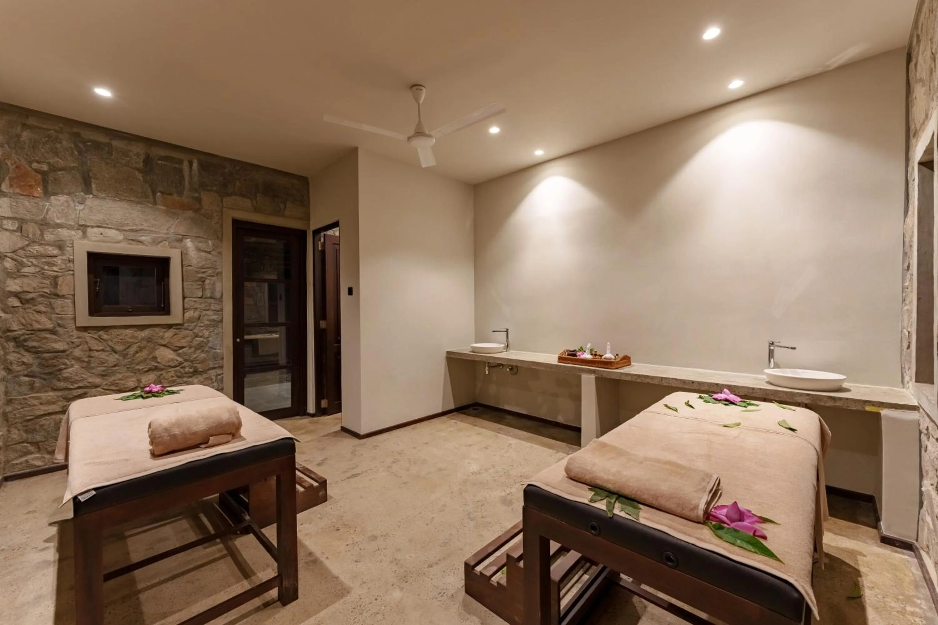 Massage in Ayugiri Ayurveda Wellness Resort Sigiriya