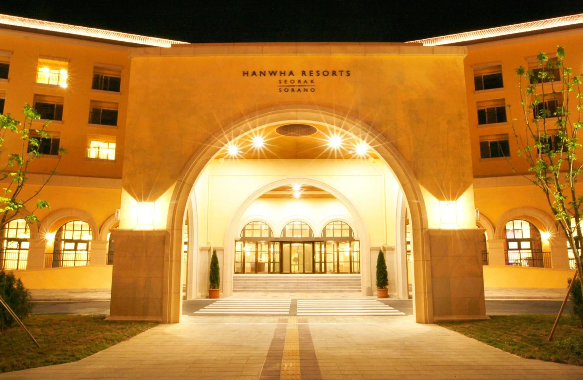 Facade/entrance in Hanwha Resort Seorak Sorano