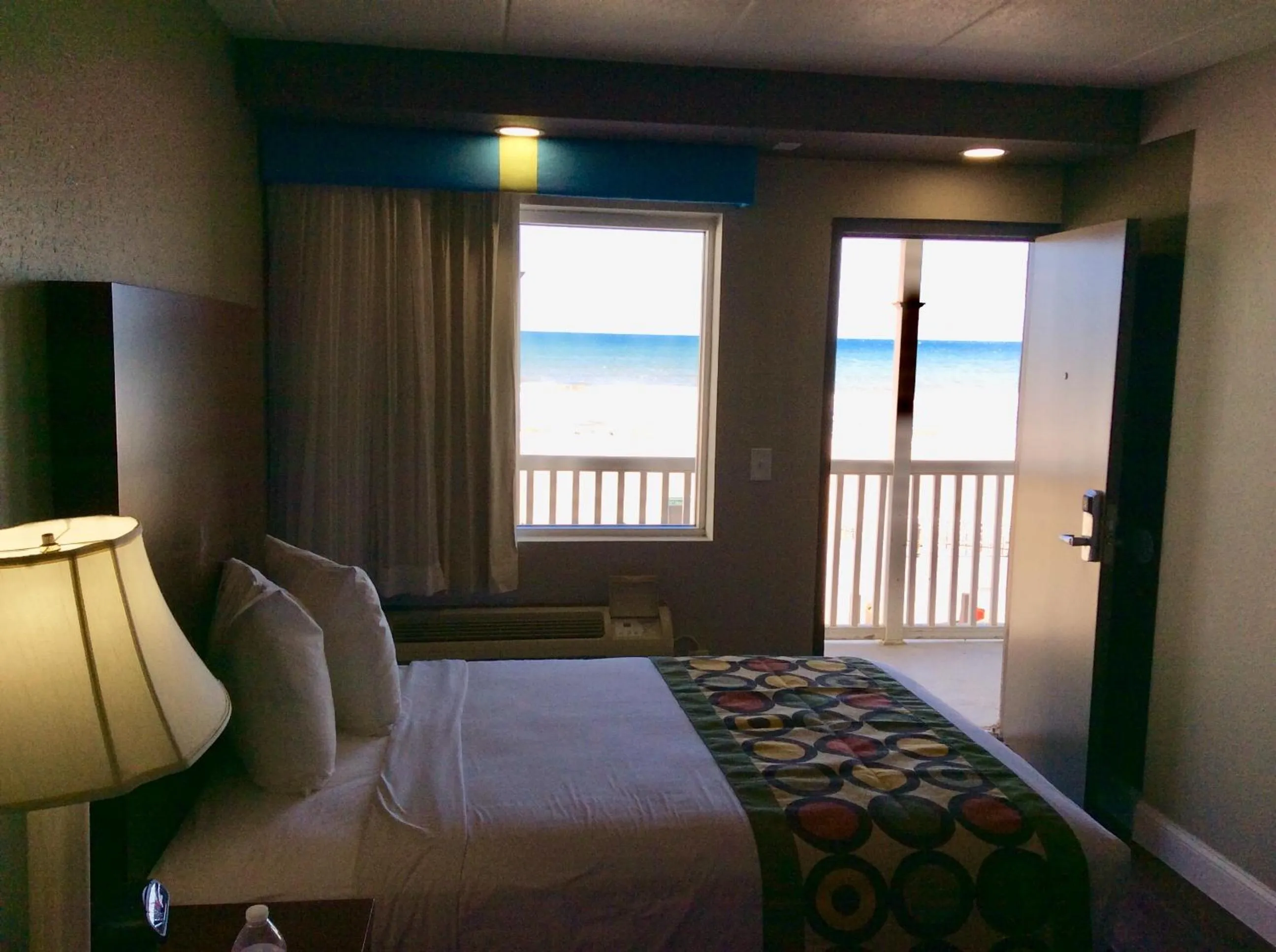 Property building, Bed in Ocean's 24