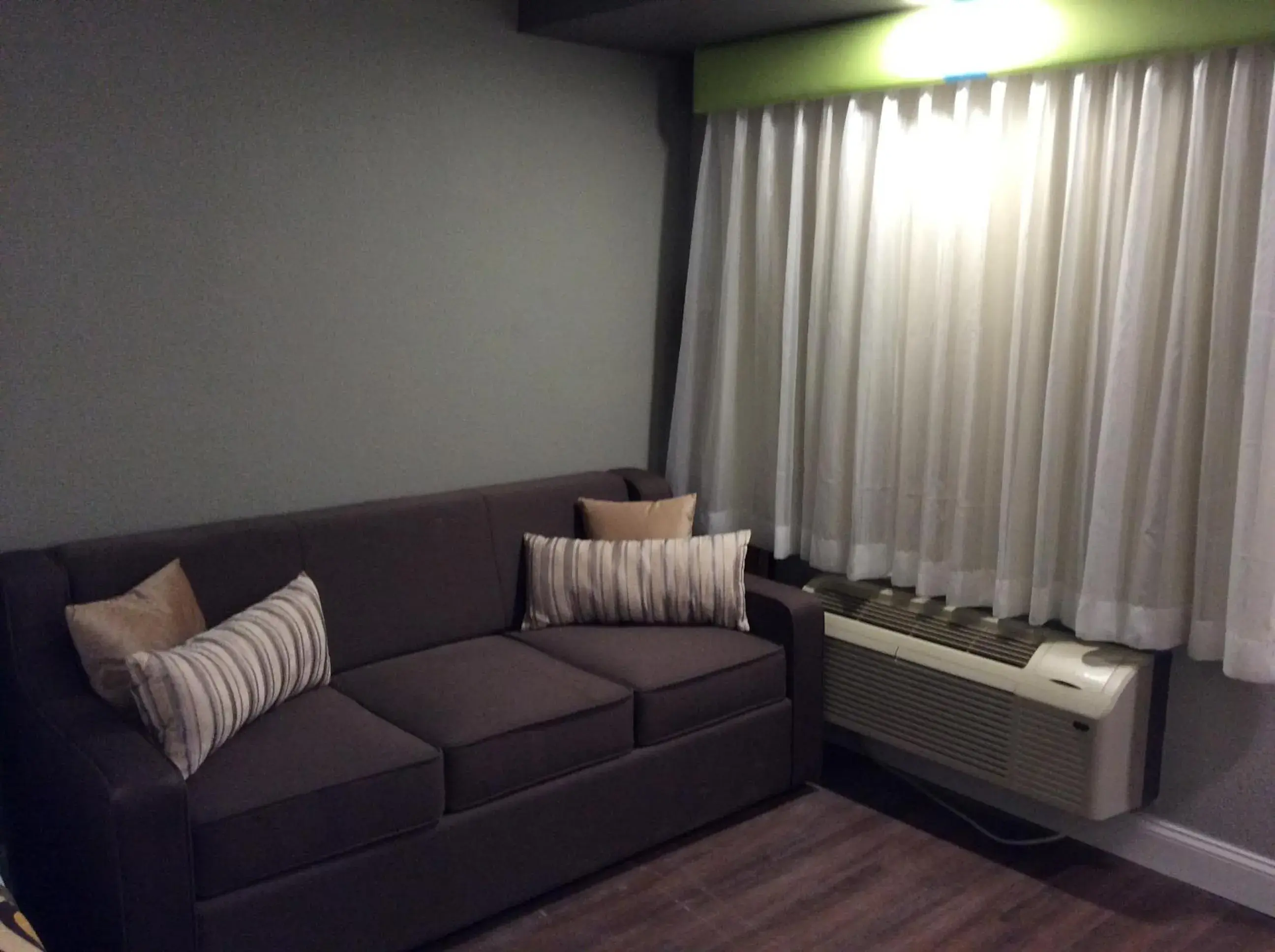 Deluxe Double Room with Sofa Bed in Ocean's 24 Deluxe Double Room with Sofa Bed in Ocean's 24