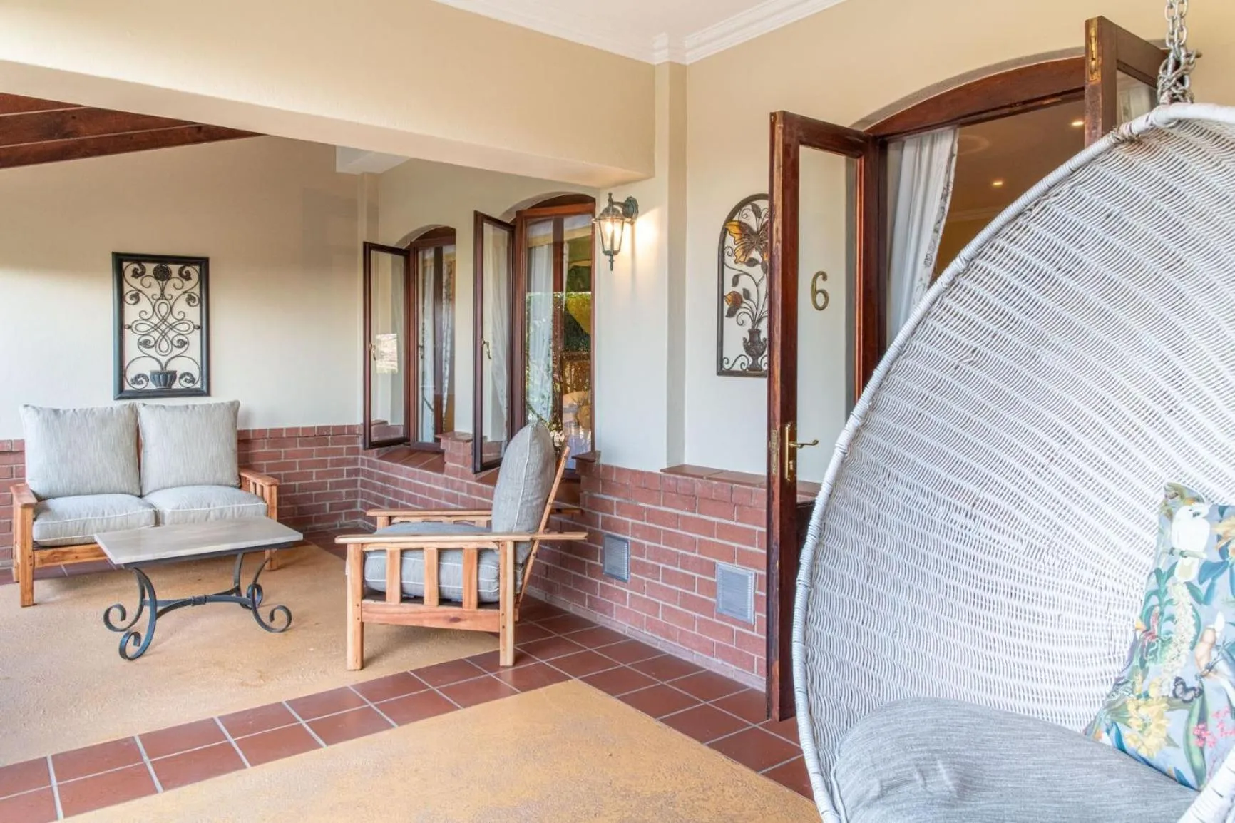 Seating area in Oliver`s