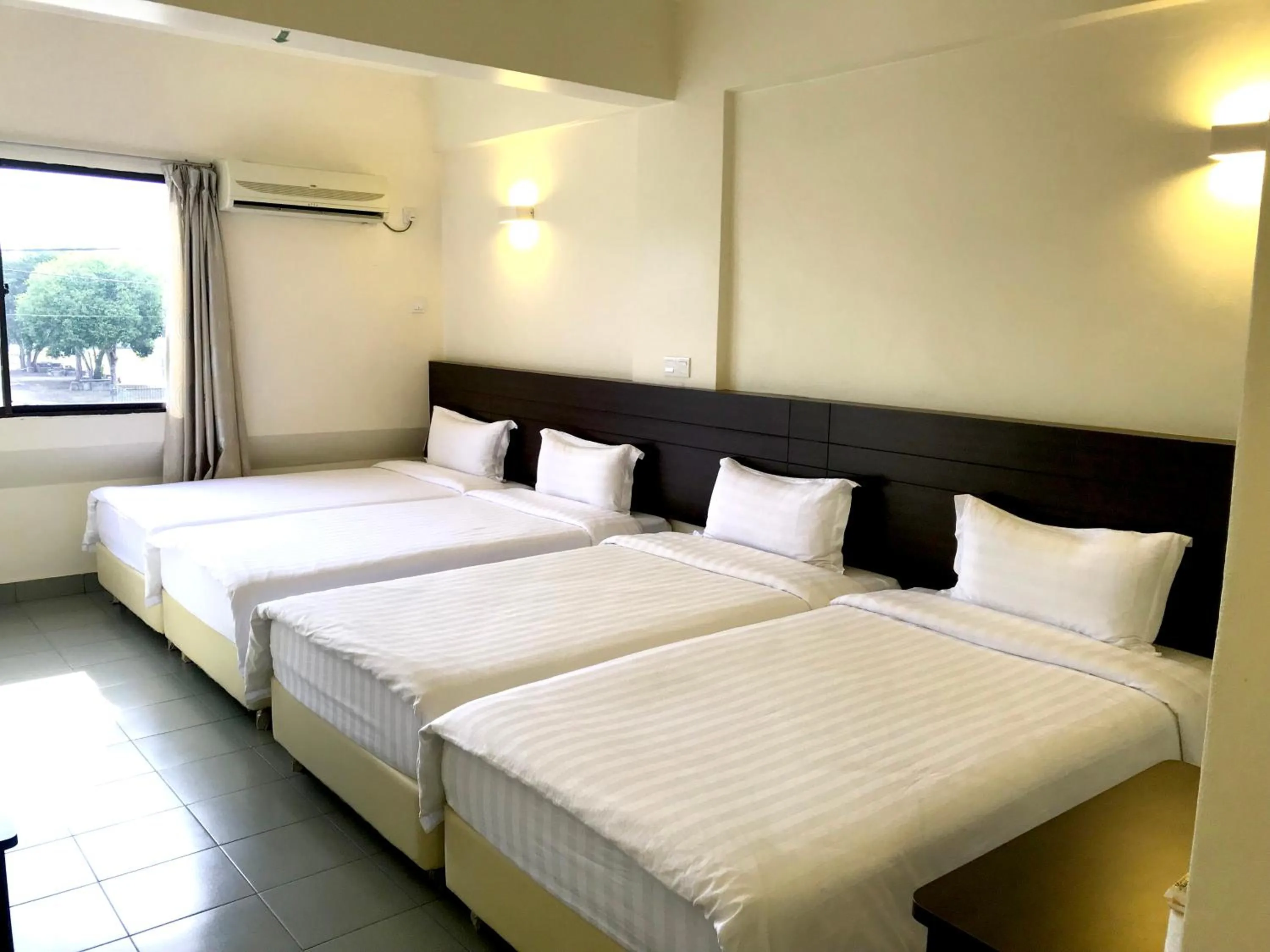 Family Room with Bathroom in Hotel Sitiawan