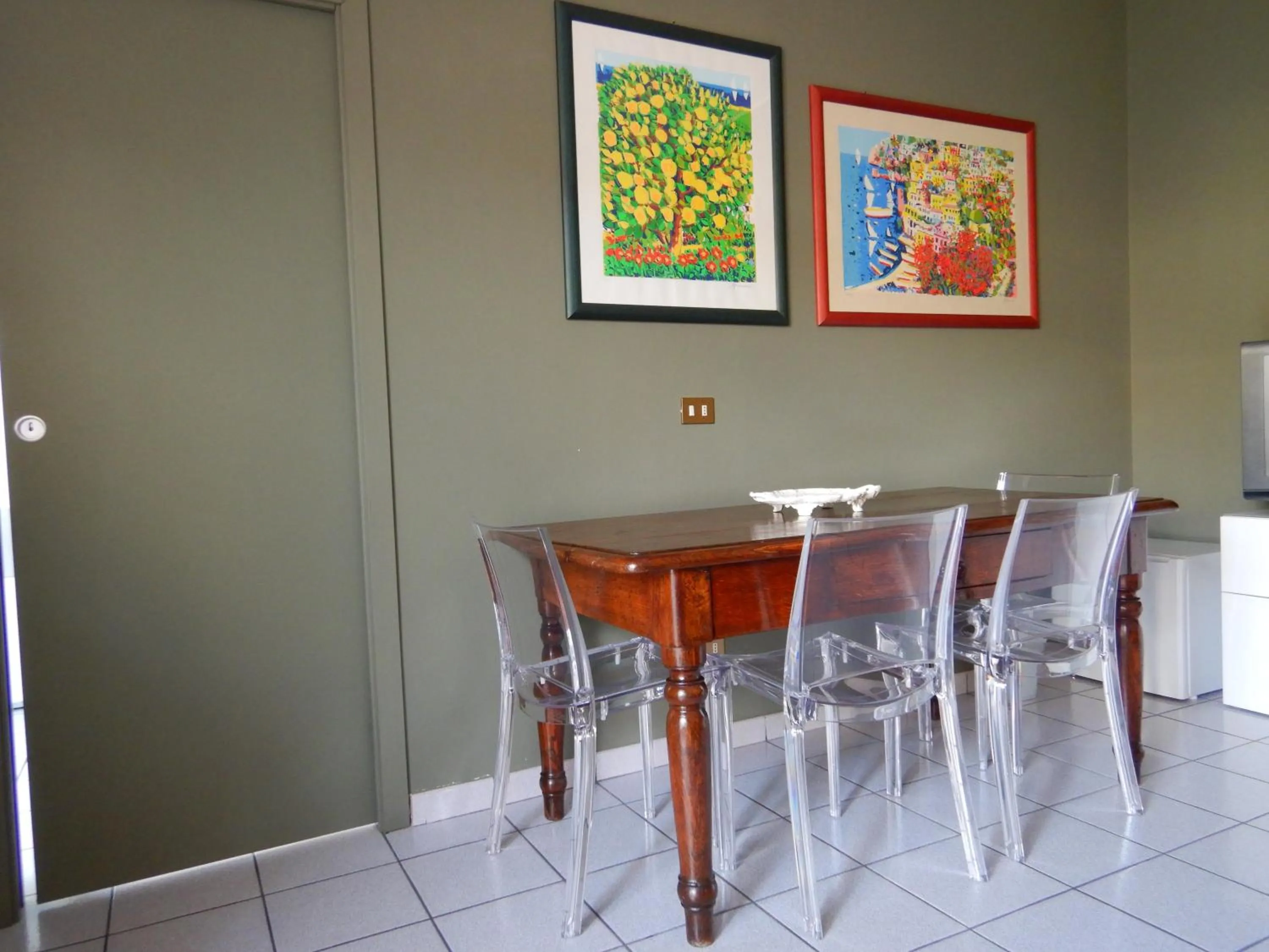 Dining area in 3per3