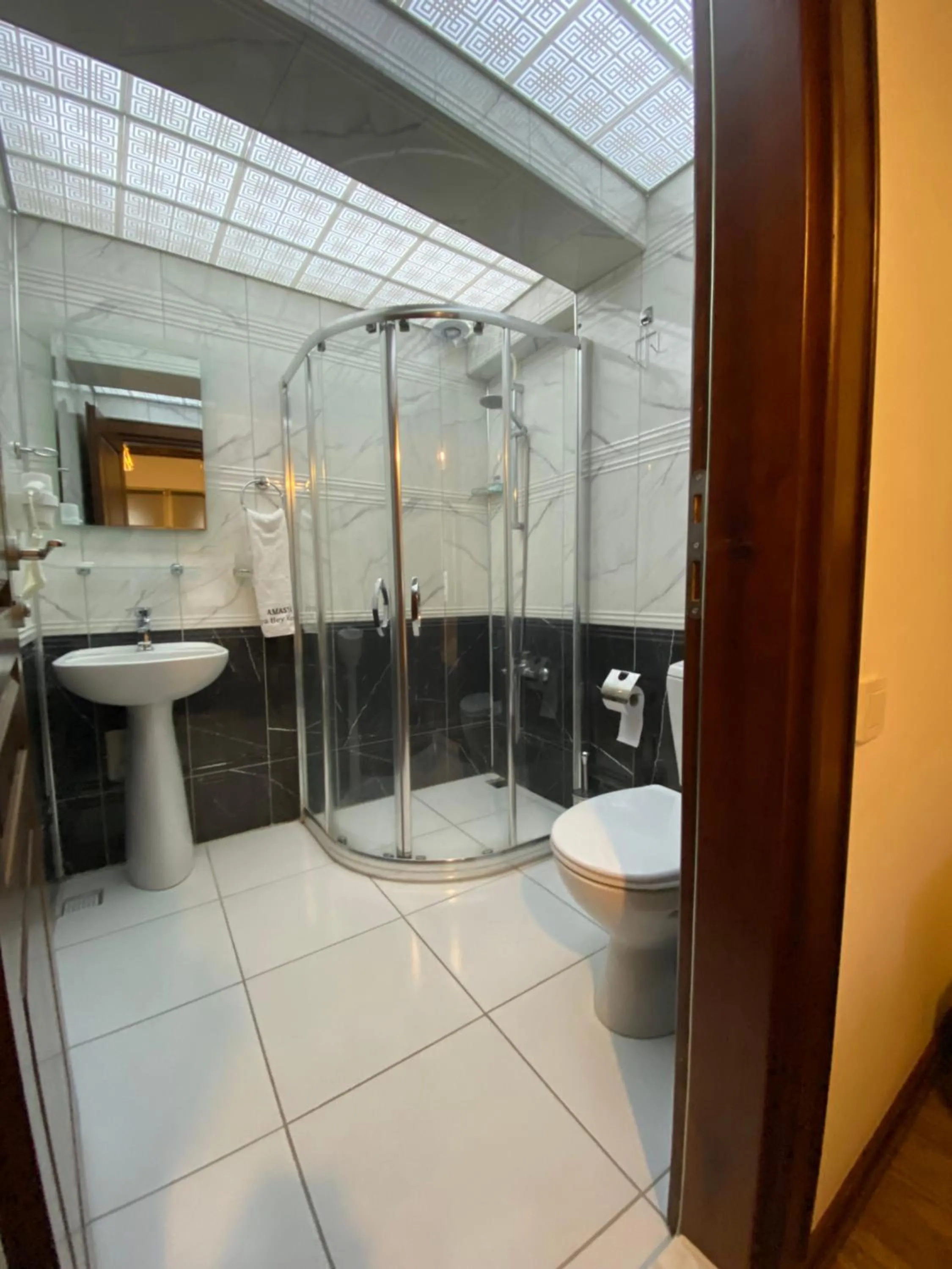 Shower in Ziyagil Konağı