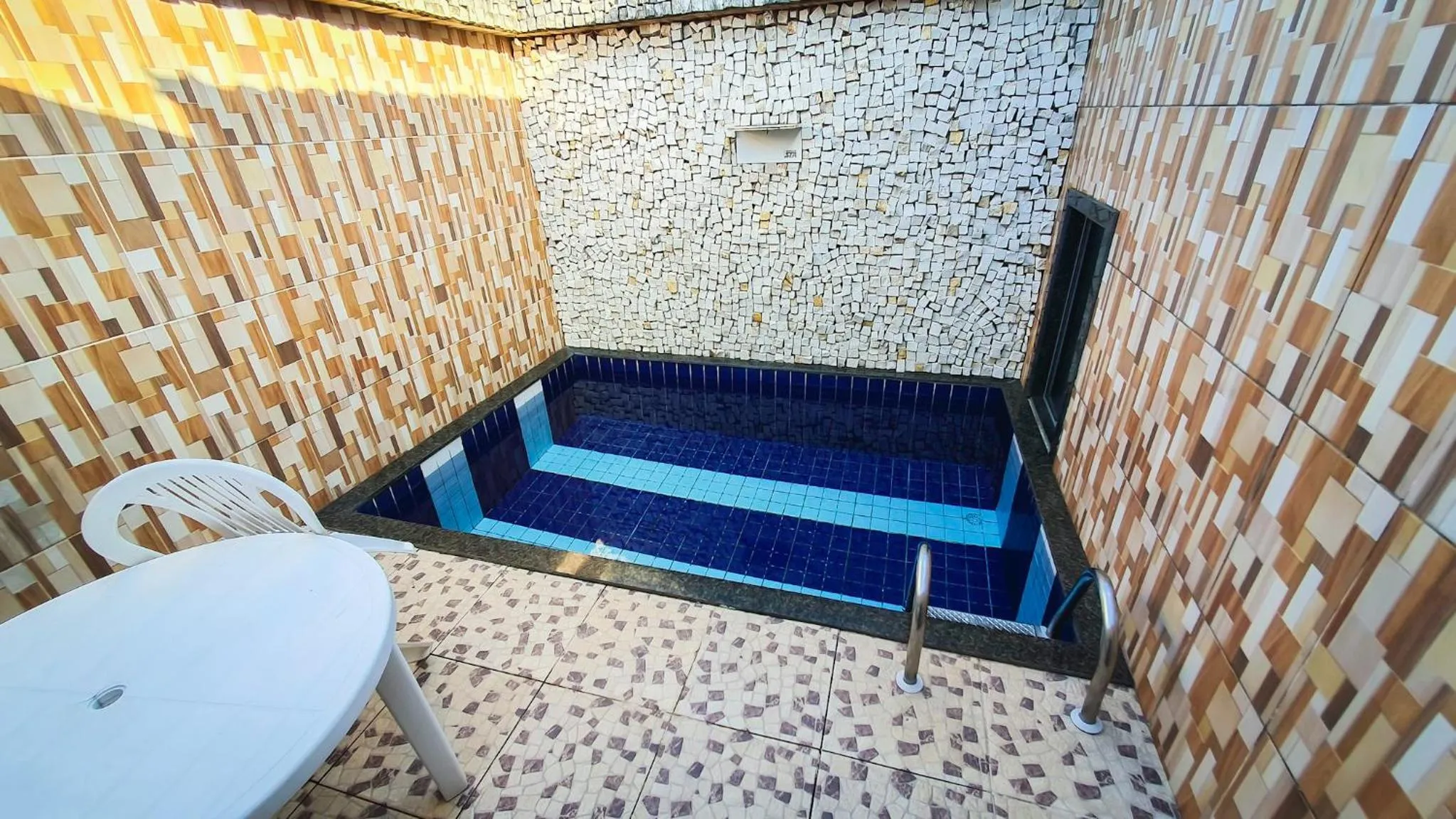 Bed in Shopping Motel