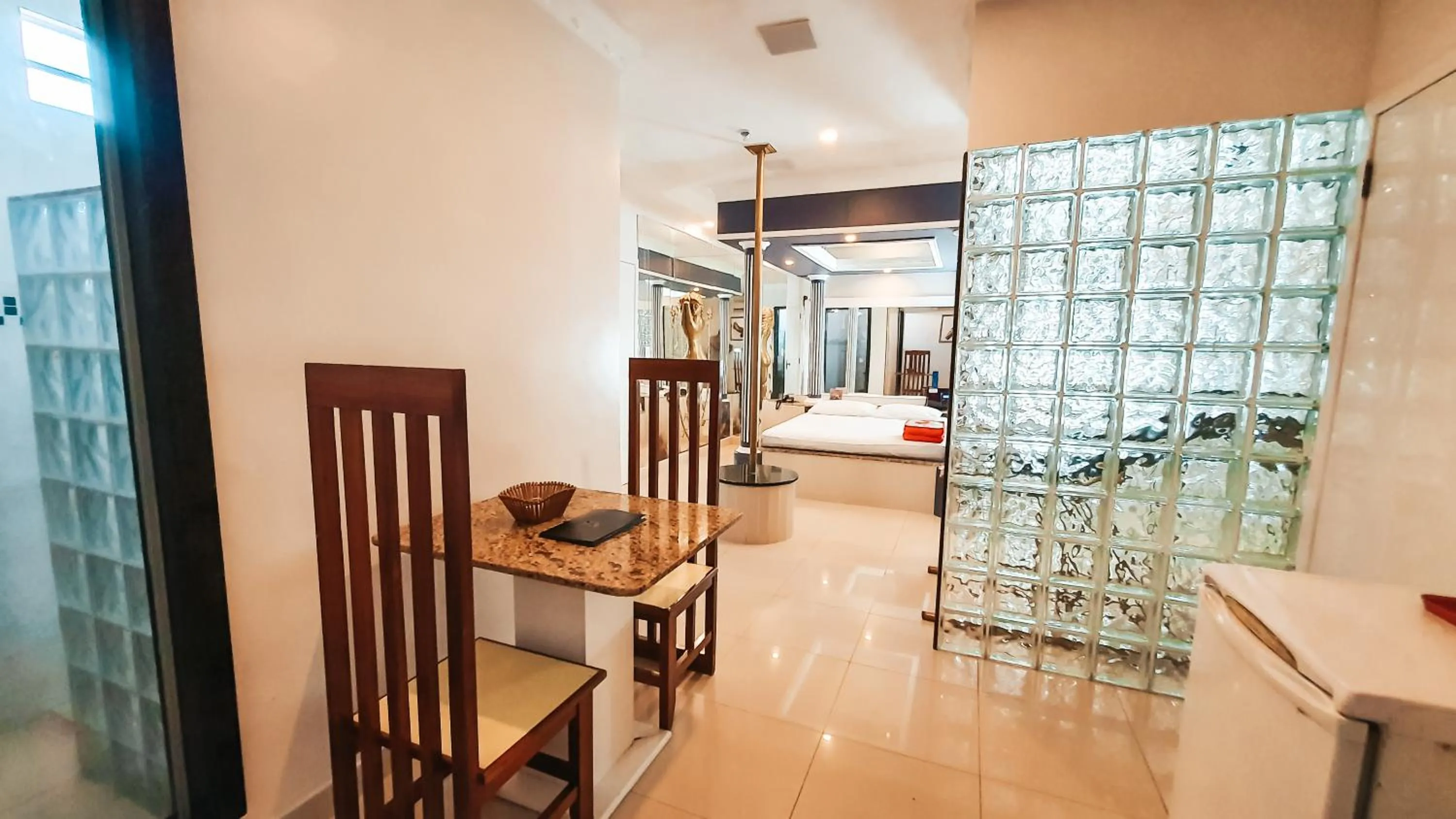 Bed in Shopping Motel