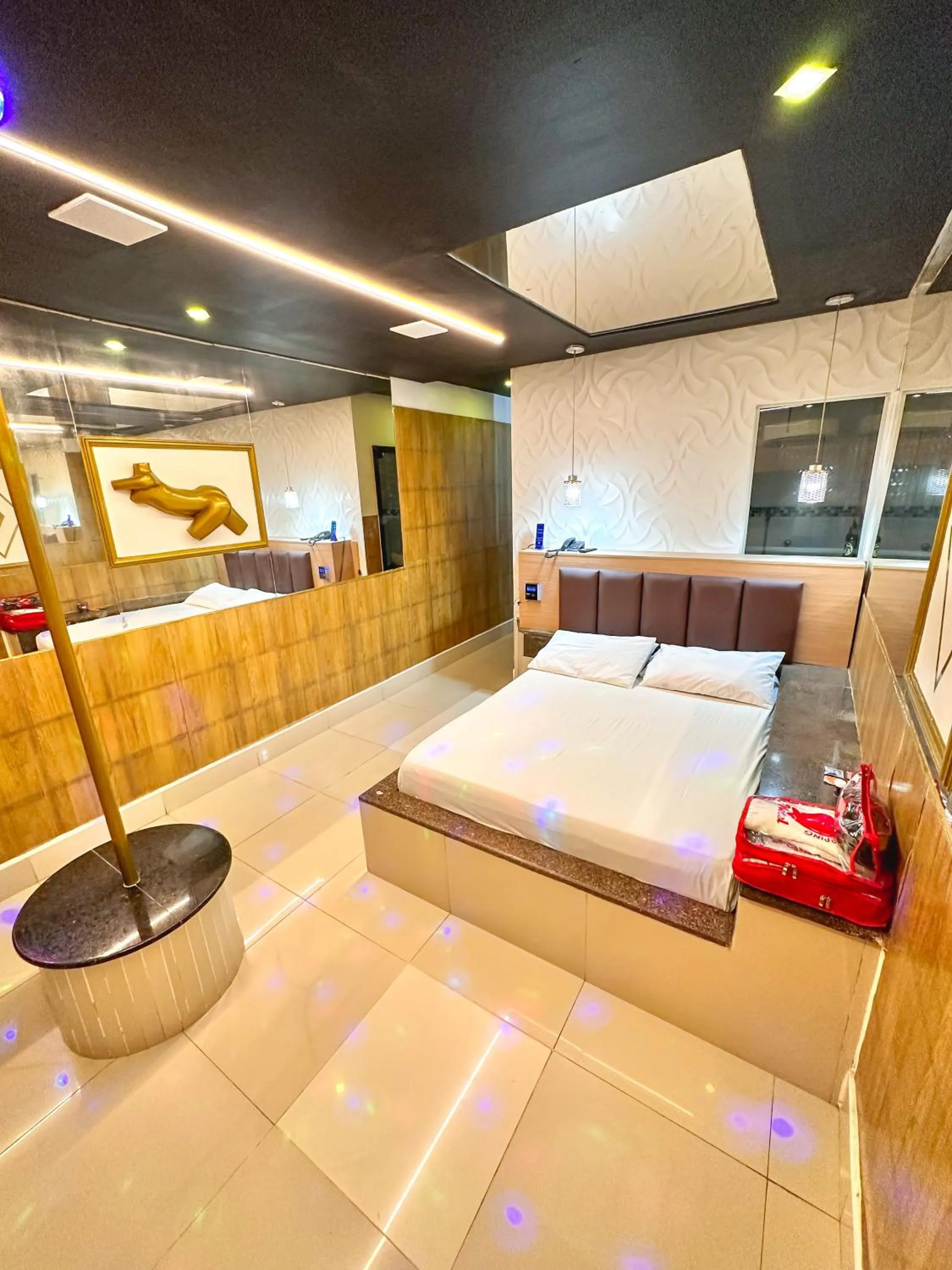 Bed in Shopping Motel