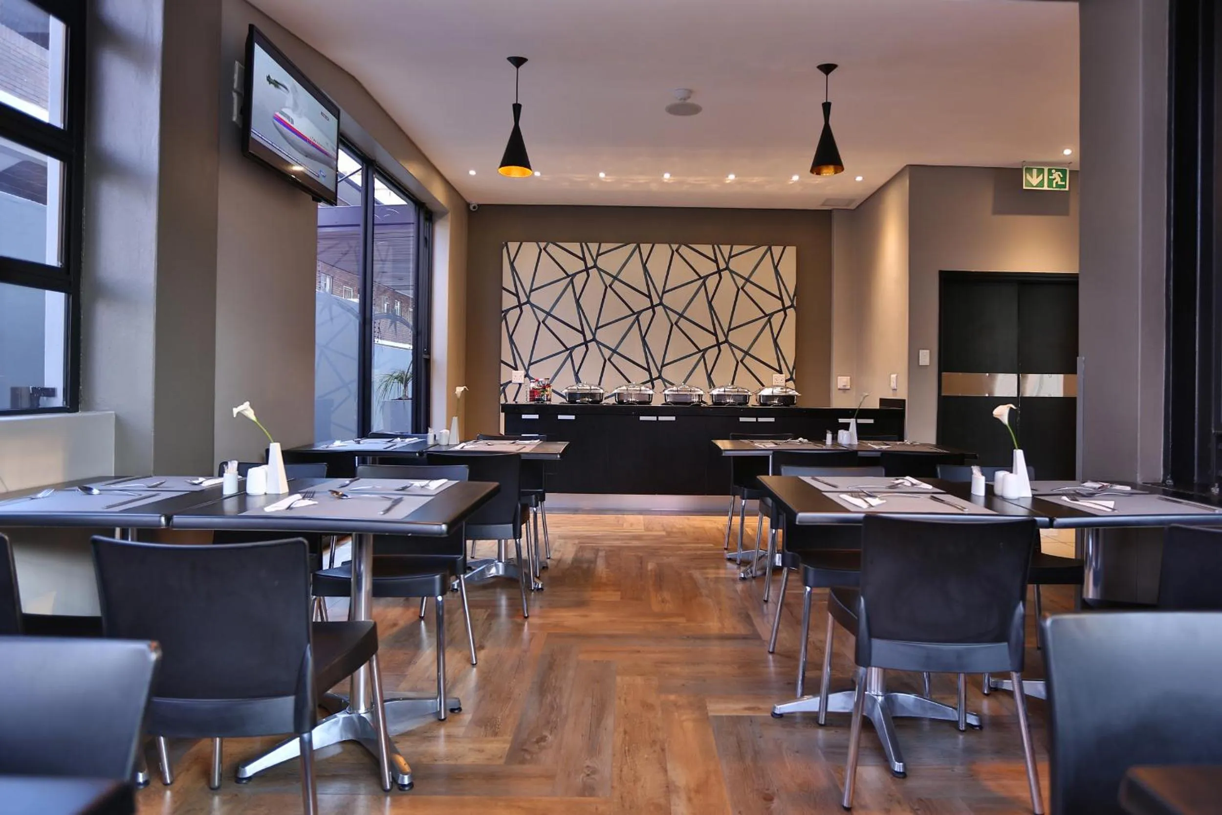 Restaurant/places to eat in Inani Hotel Morning Star