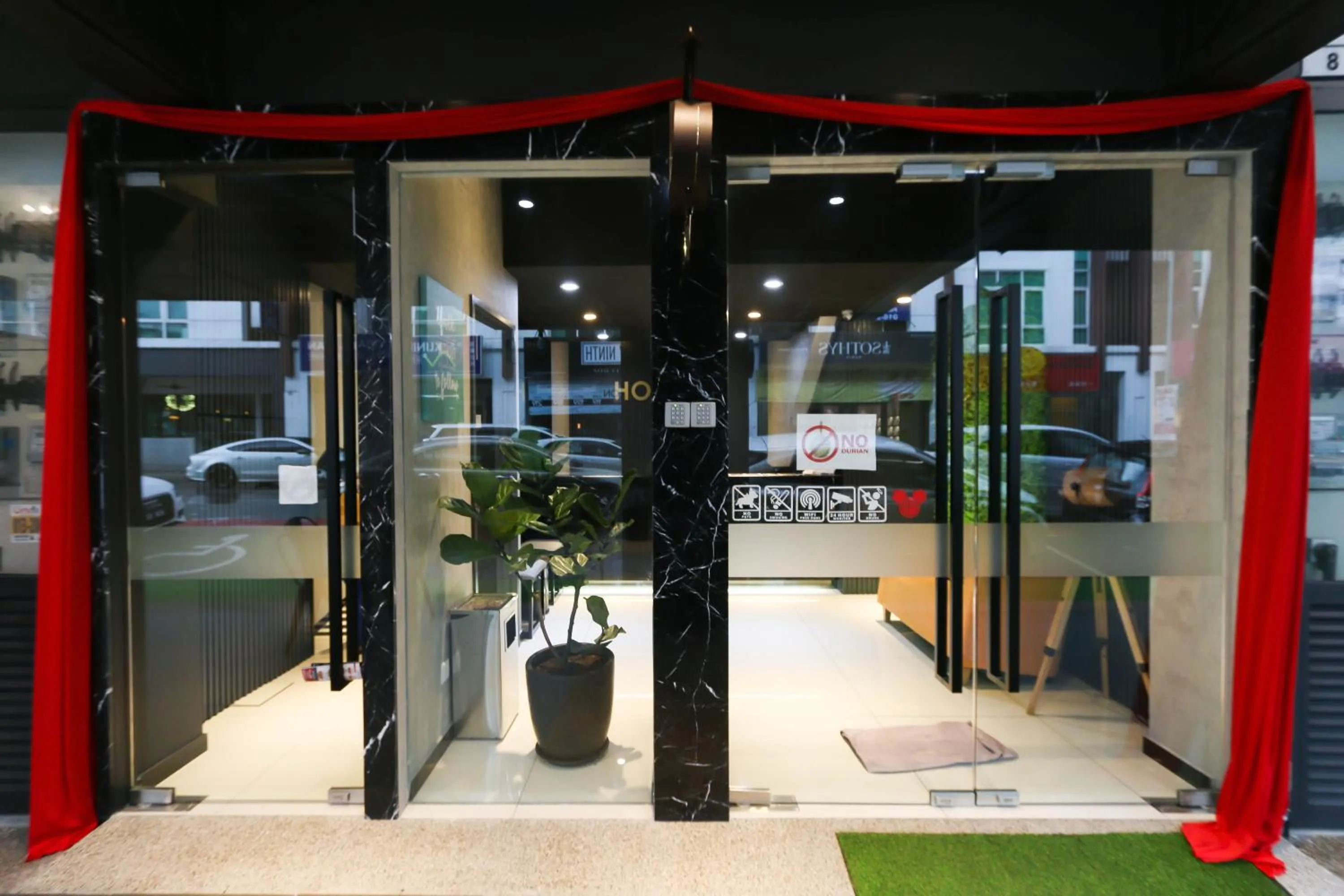 Facade/entrance in Hotel 99 Sri Petaling (Bukit Jalil)