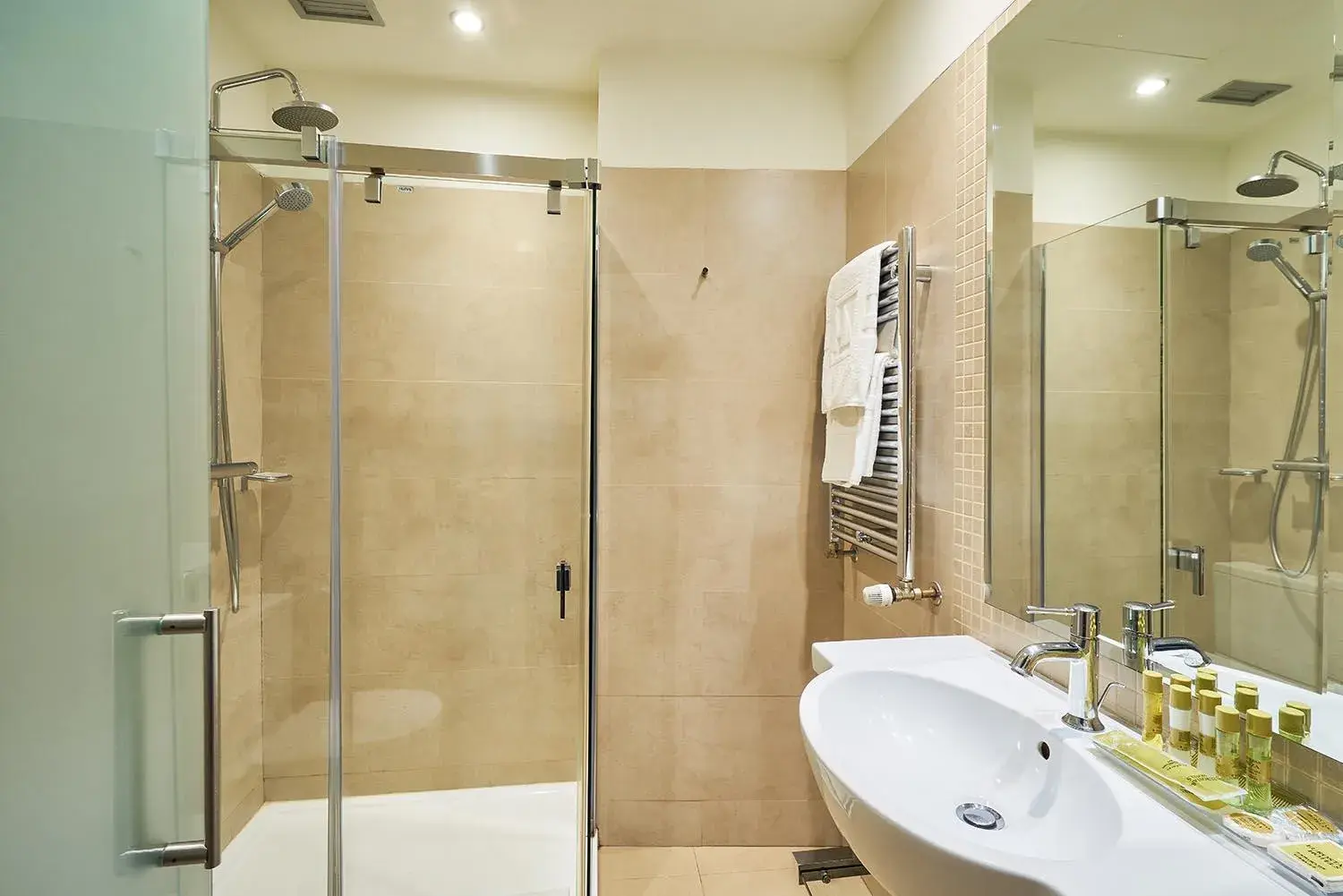 Double Room with views in Eurostars Patios de Cordoba Double Room with views in Eurostars Patios de Cordoba