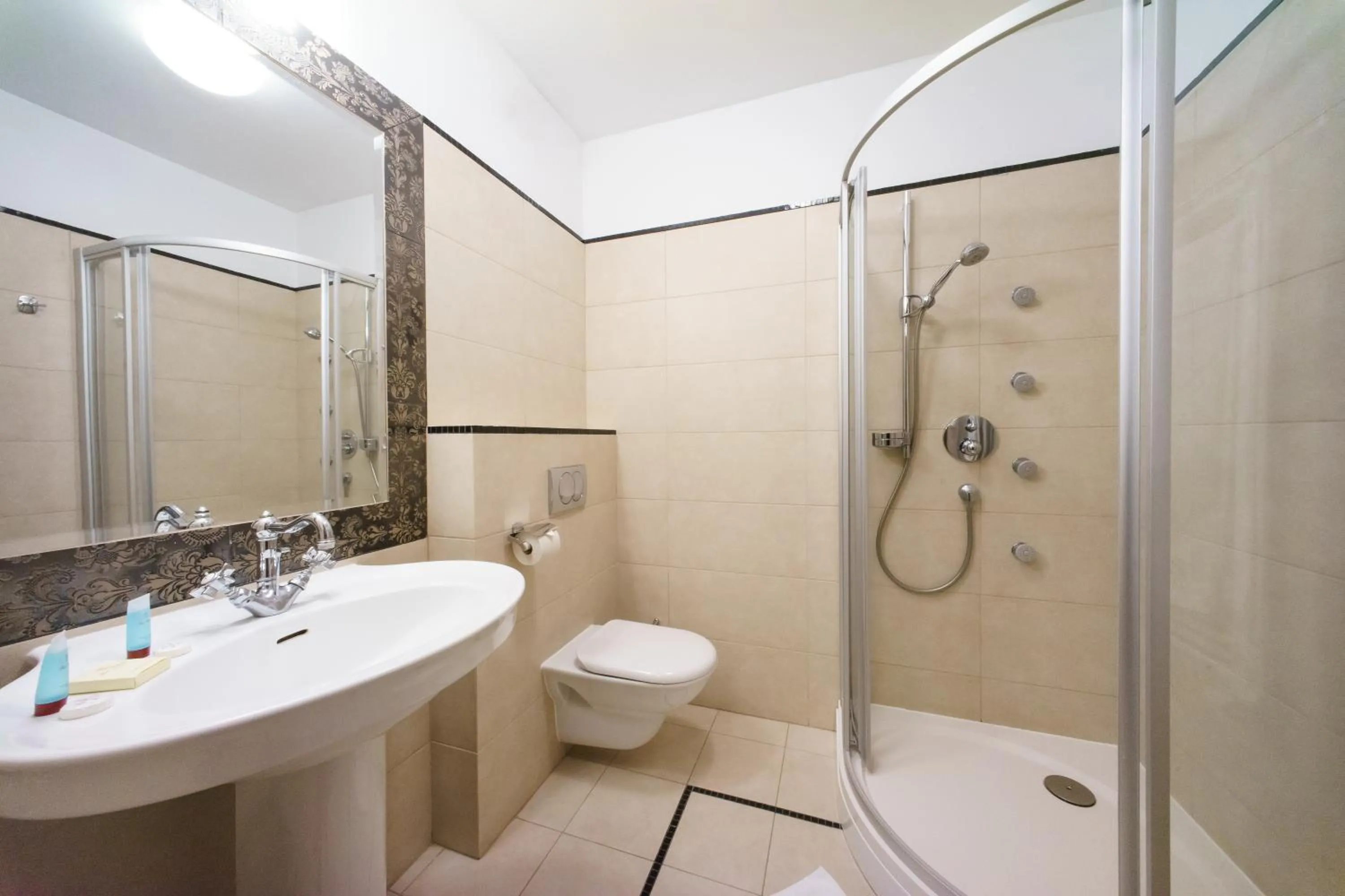 Shower in Hotel Pan Tadeusz