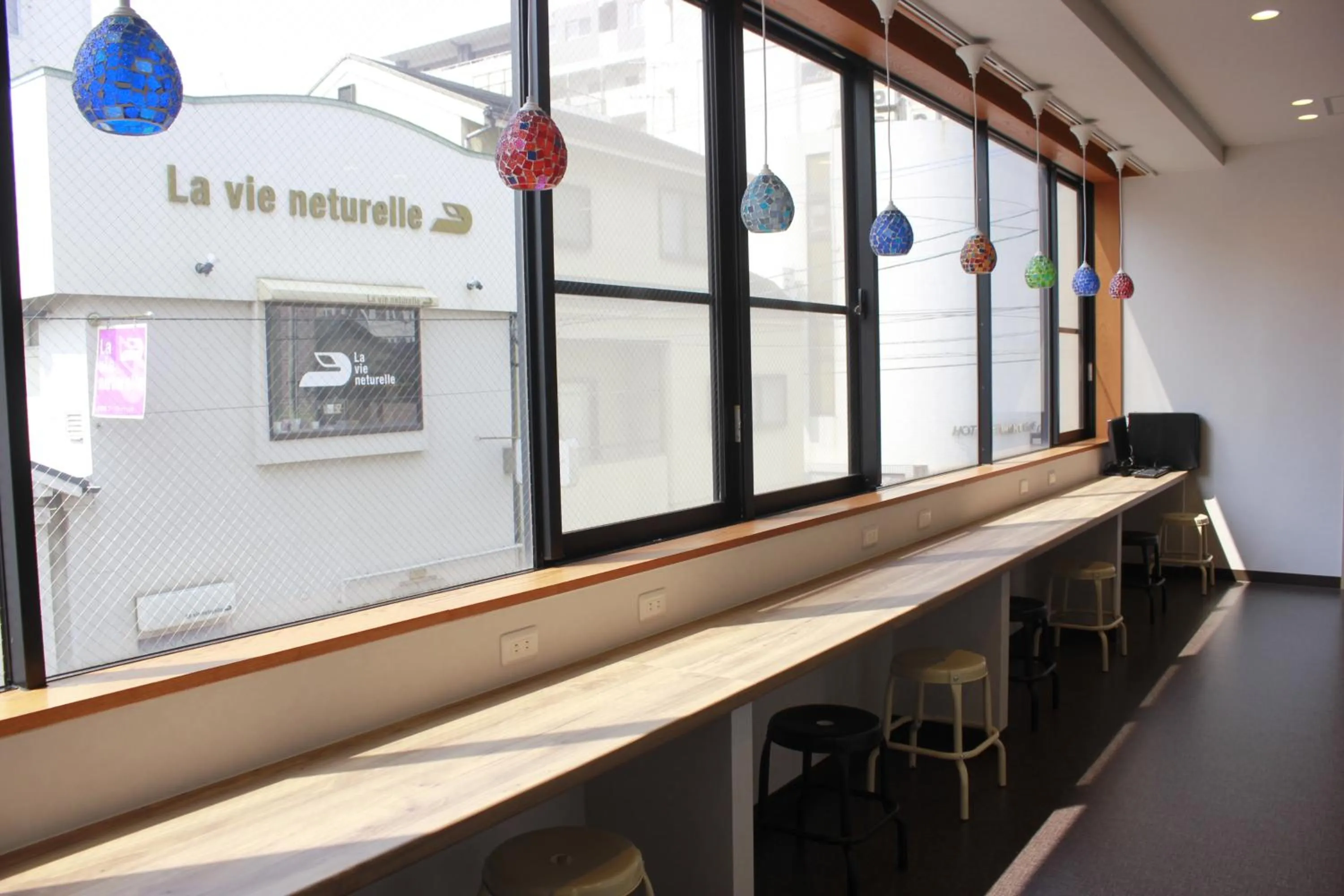 Communal lounge/ TV room in Mezame Hostel