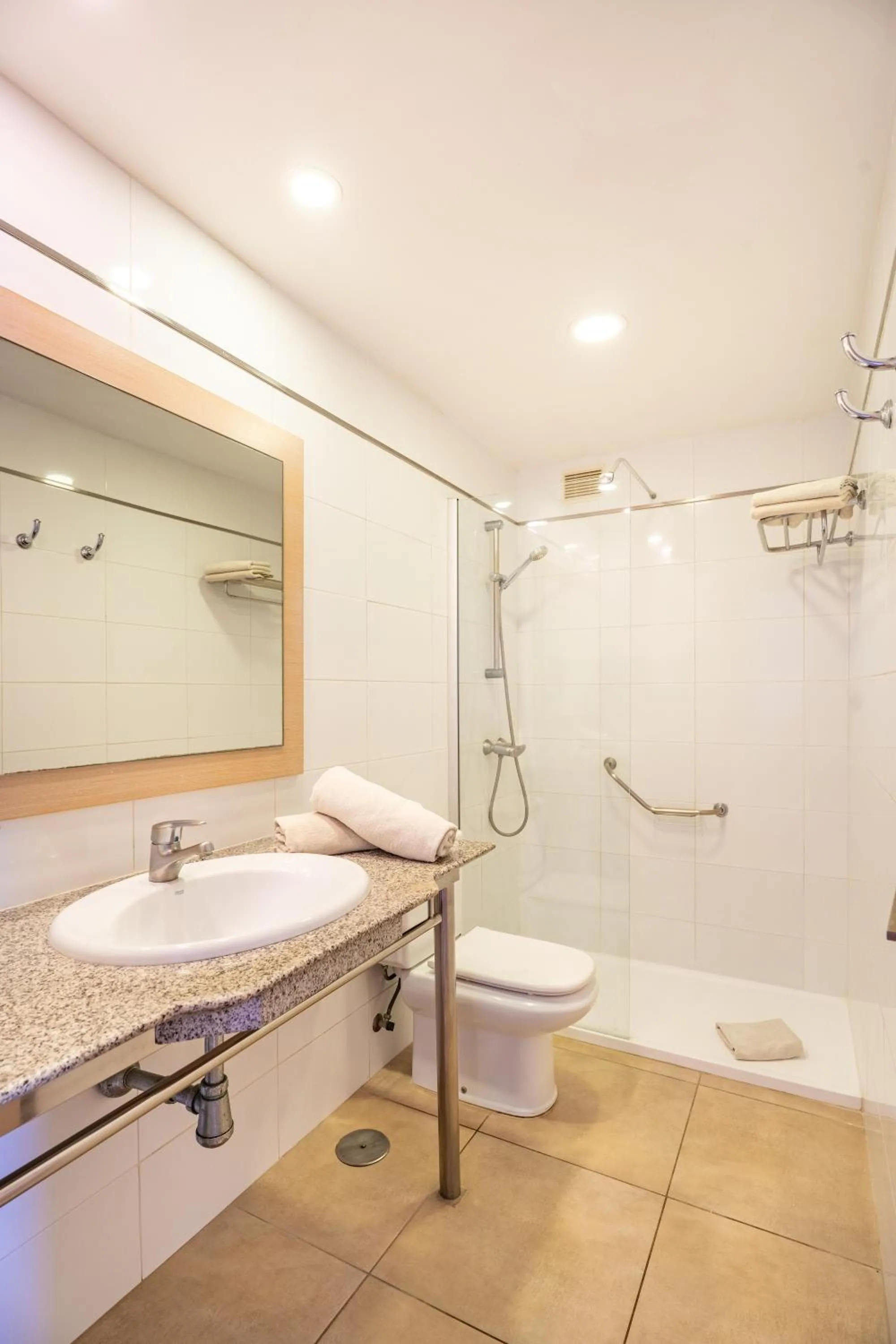 Shower in Apartamentos Cabau Cala Nova