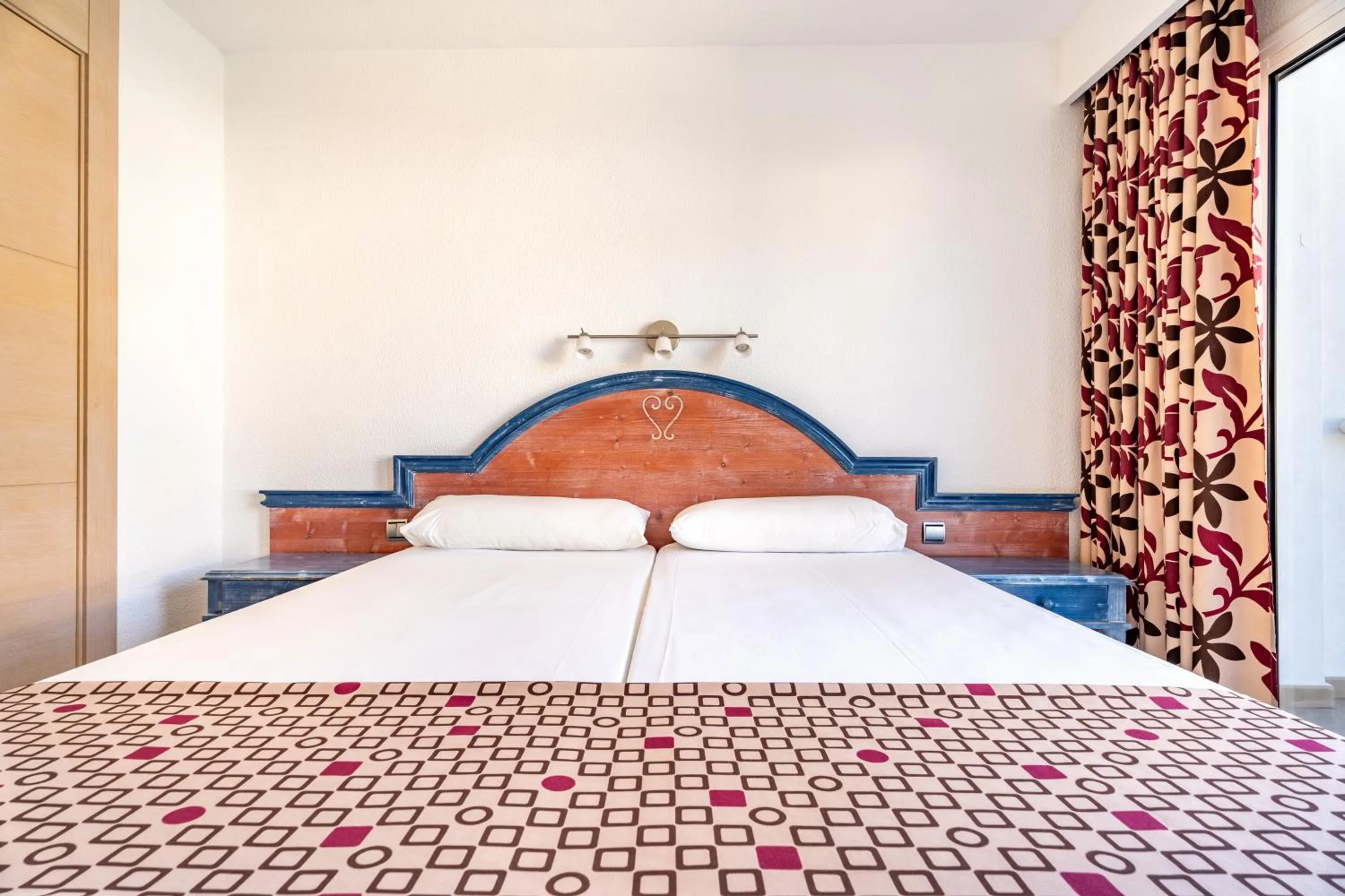 Bed in Apartamentos Cabau Cala Nova