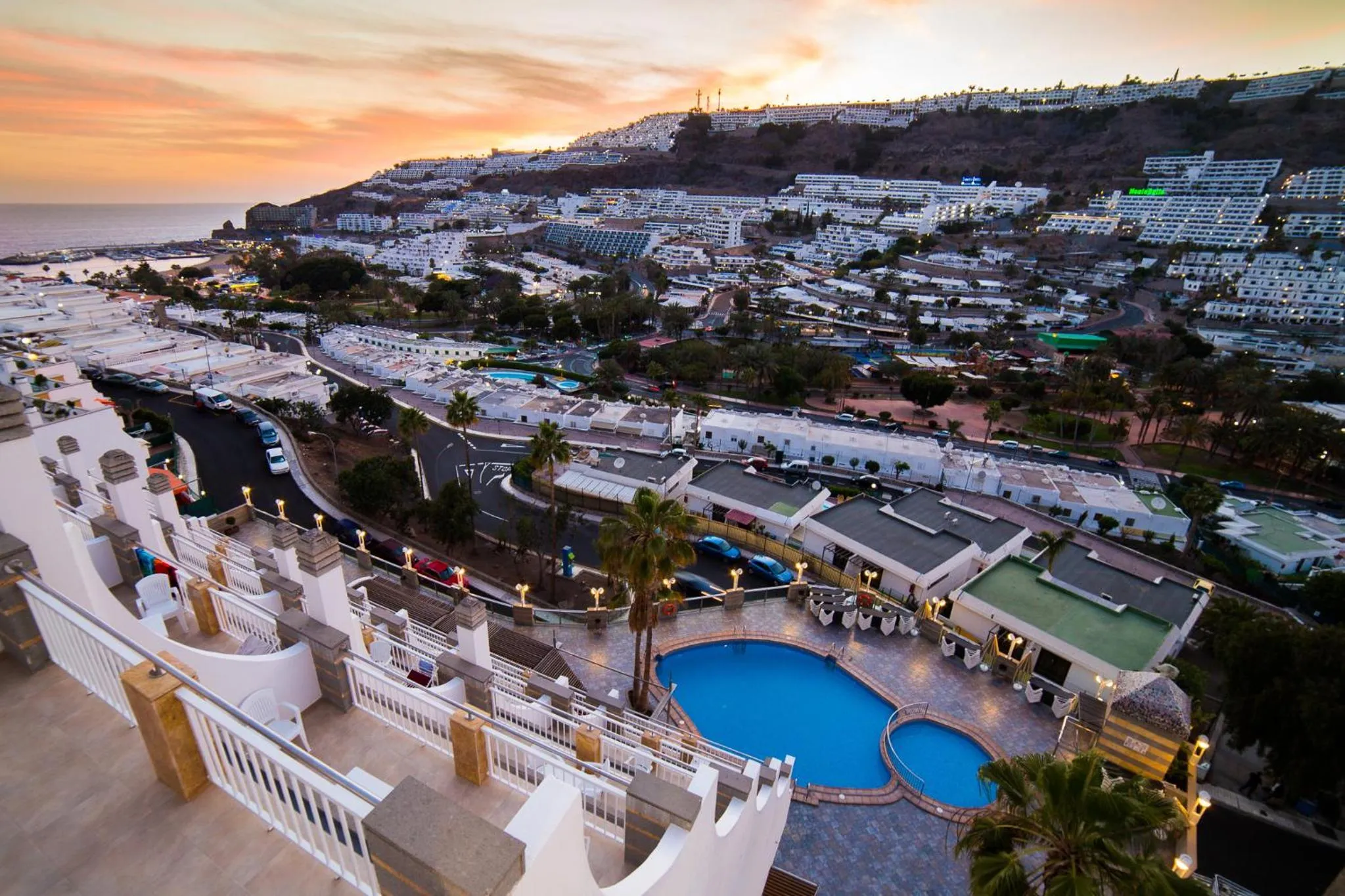 Property building in Apartamentos Cabau Cala Nova