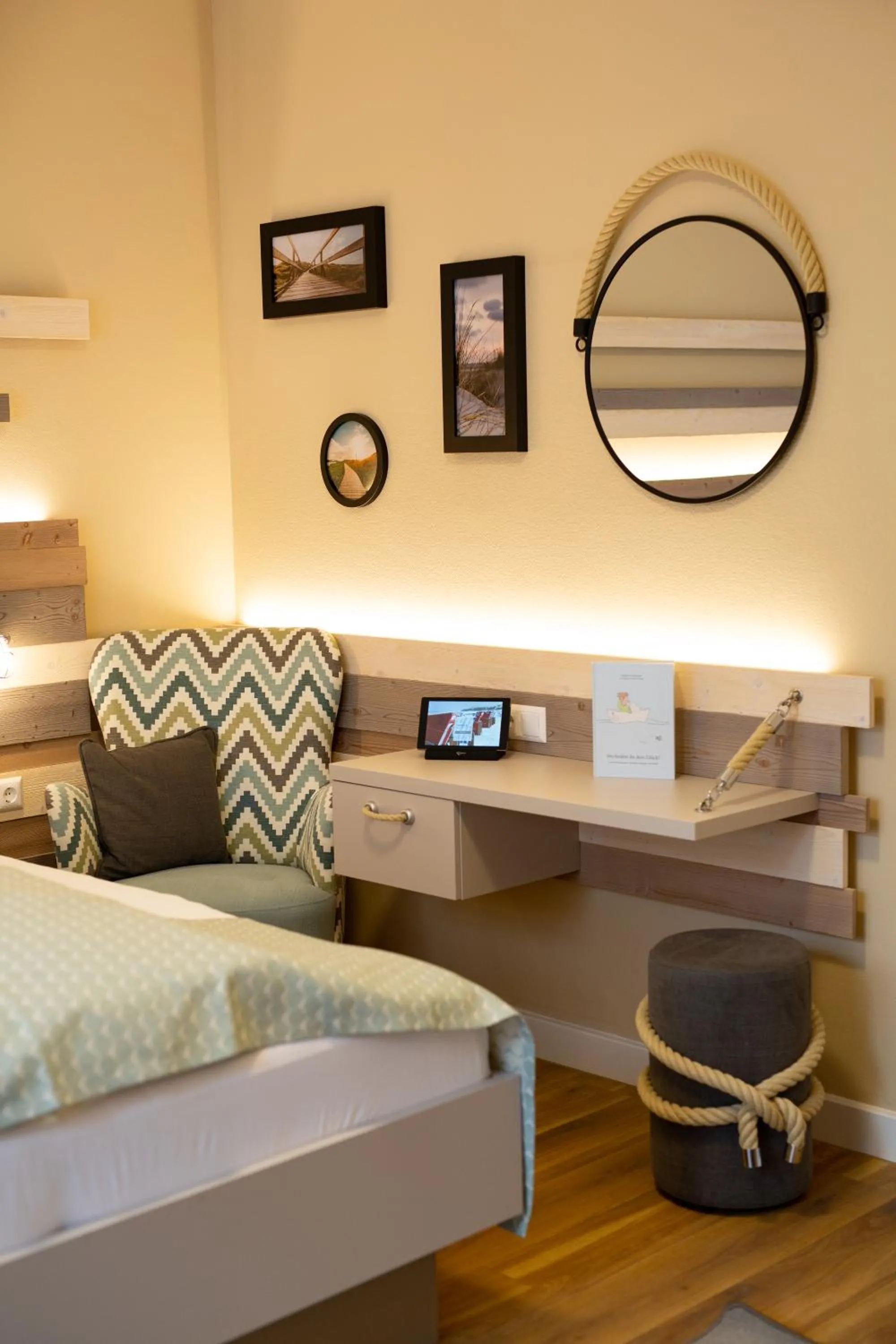 Photo of the whole room, Bed in Seeblick Genuss und Spa Resort Amrum