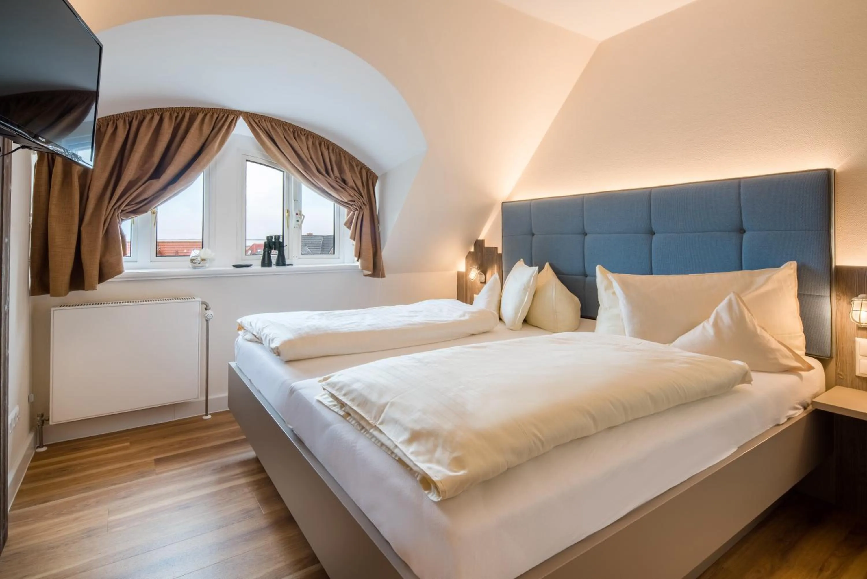 Bedroom, Bed in Seeblick Genuss und Spa Resort Amrum