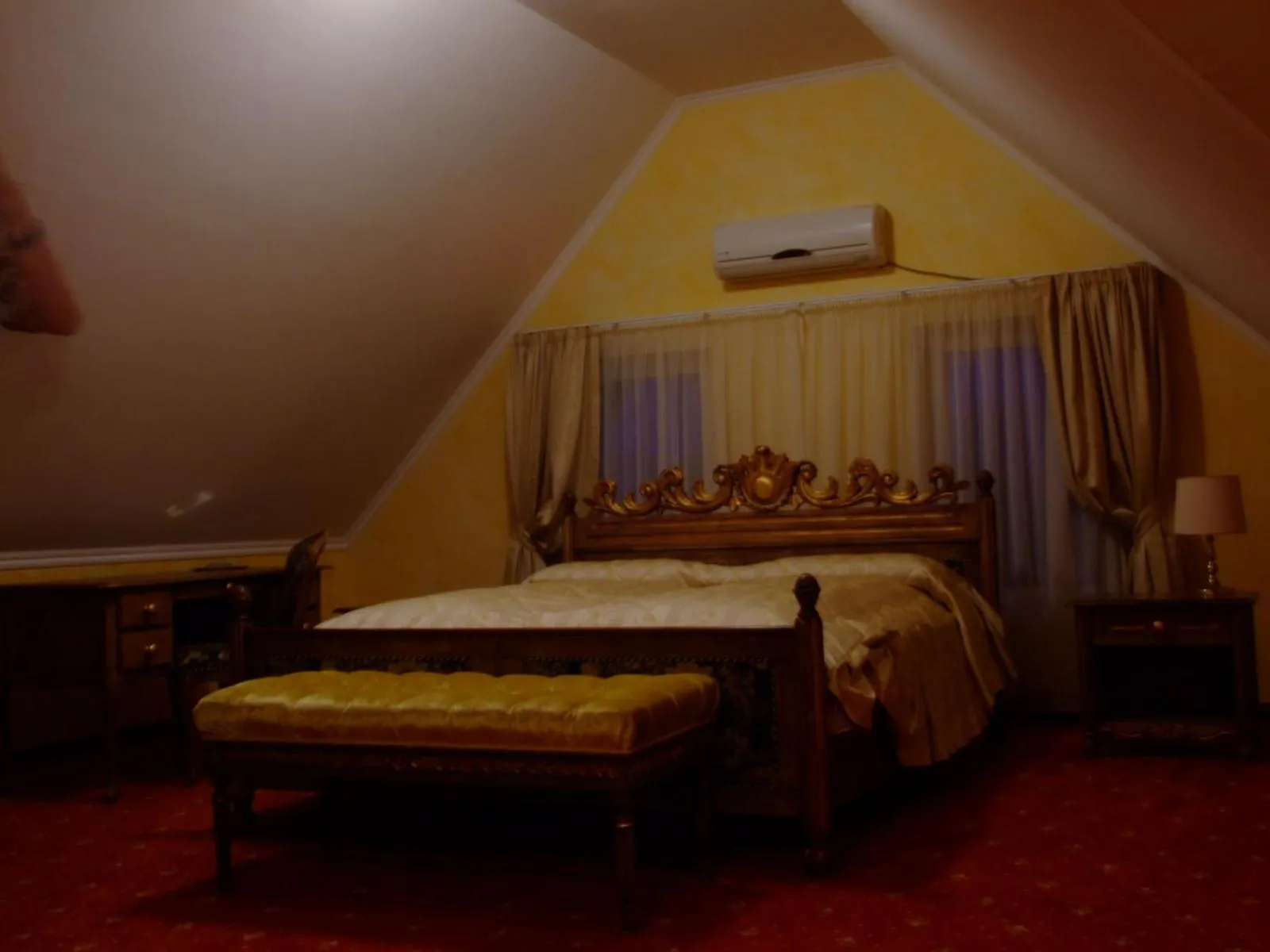 Photo of the whole room, Bed in Hotel Royal