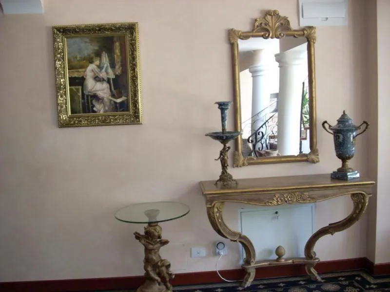 Decorative detail in Hotel Royal