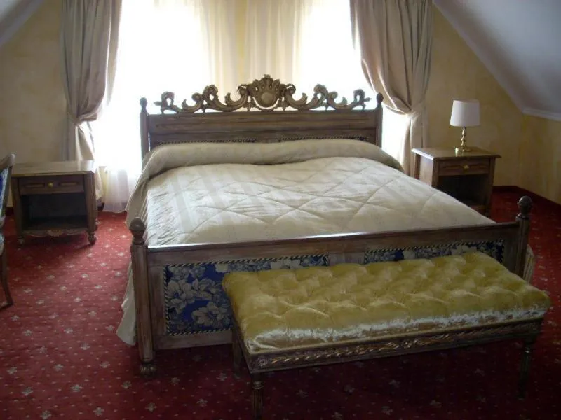 Bed in Hotel Royal