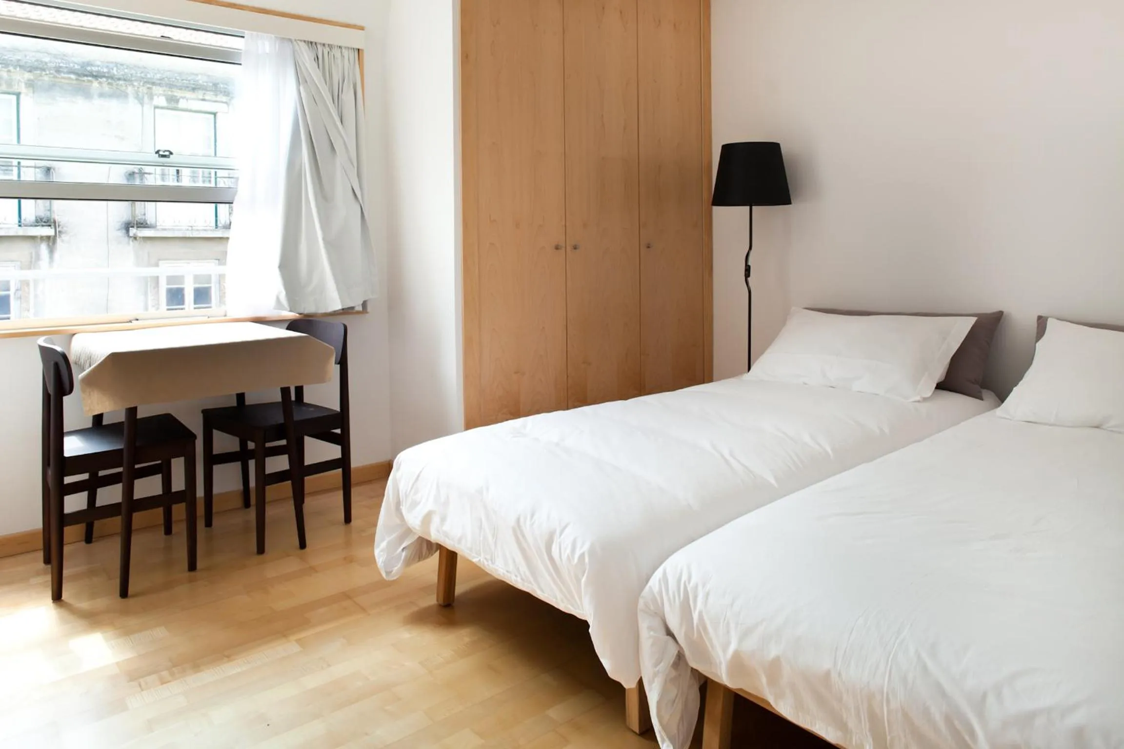 Bedroom, Bed in The Lisbonaire Apartments