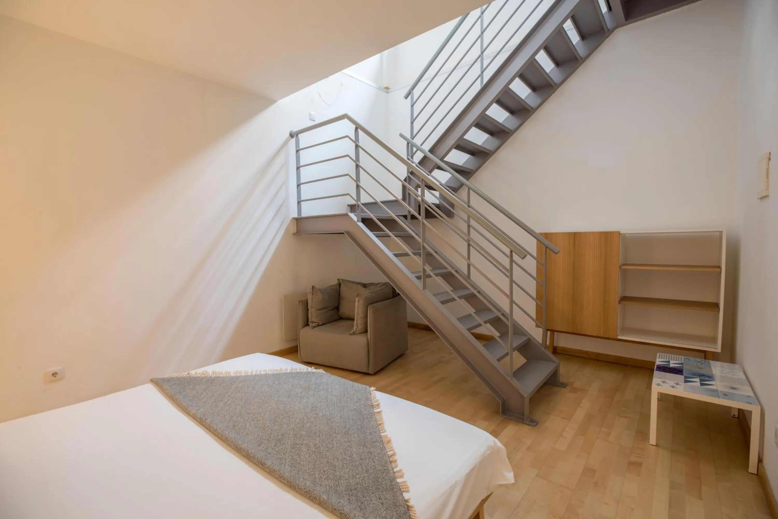 Bedroom, Bed in The Lisbonaire Apartments