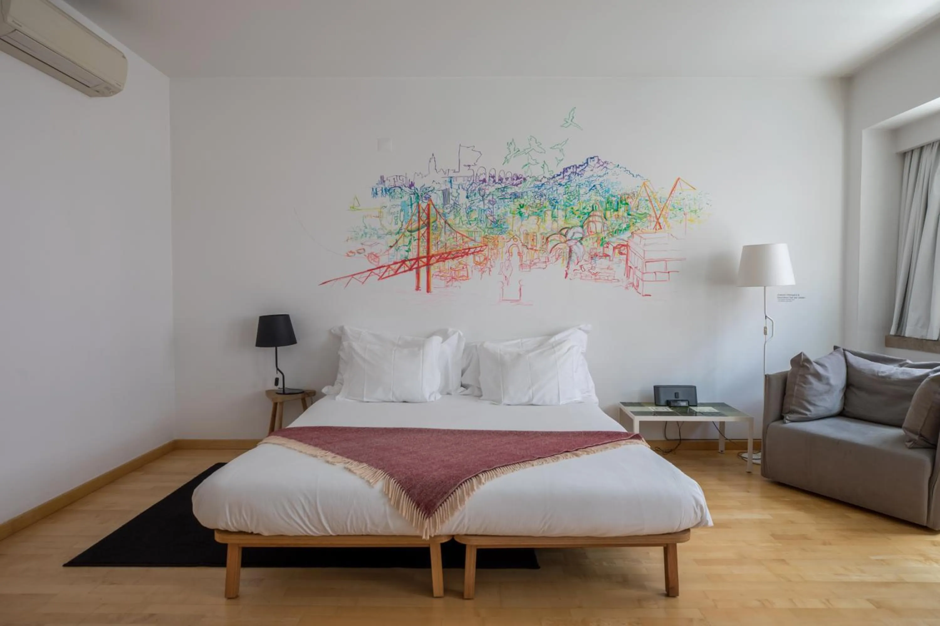 Bed in The Lisbonaire Apartments