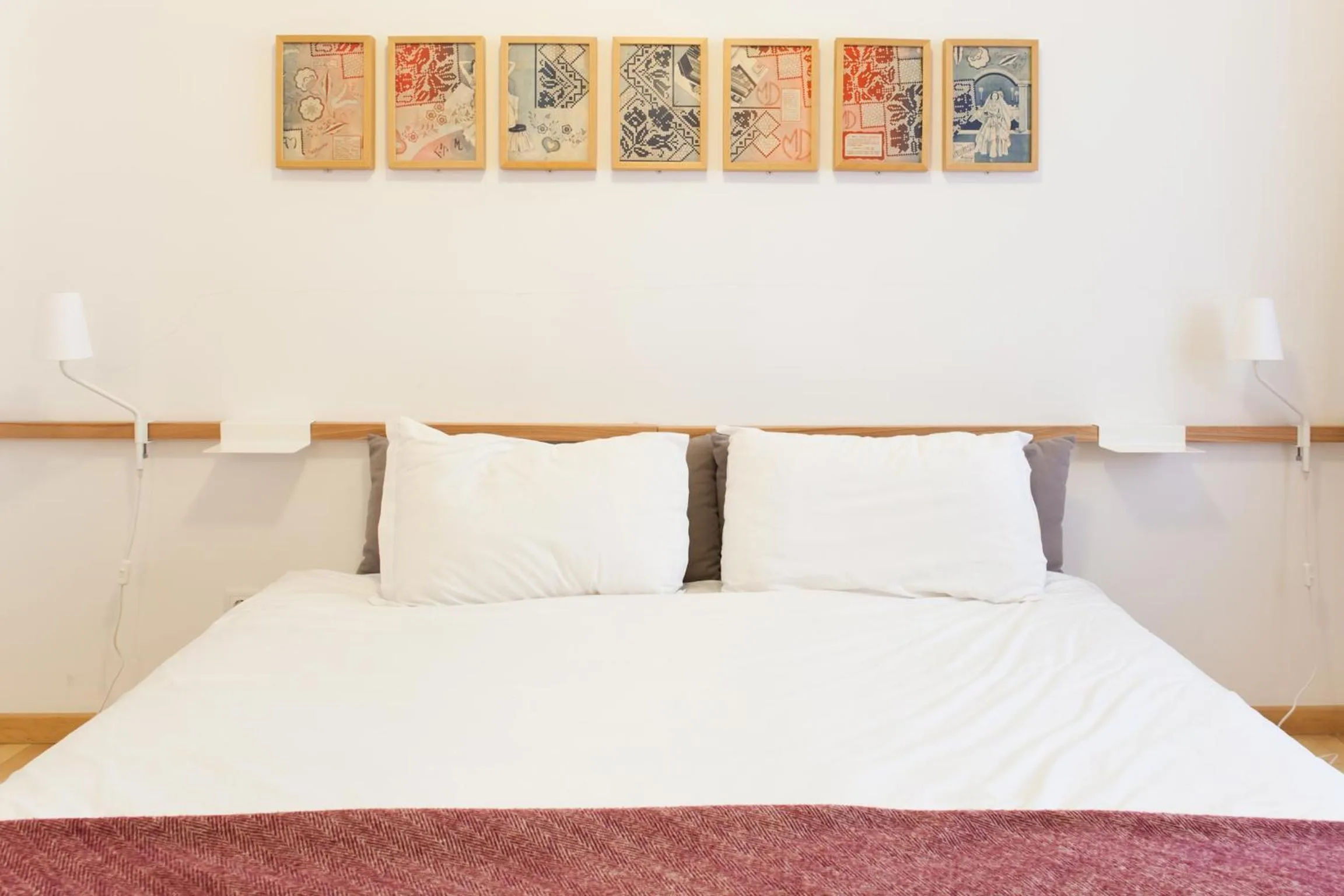 Bed in The Lisbonaire Apartments