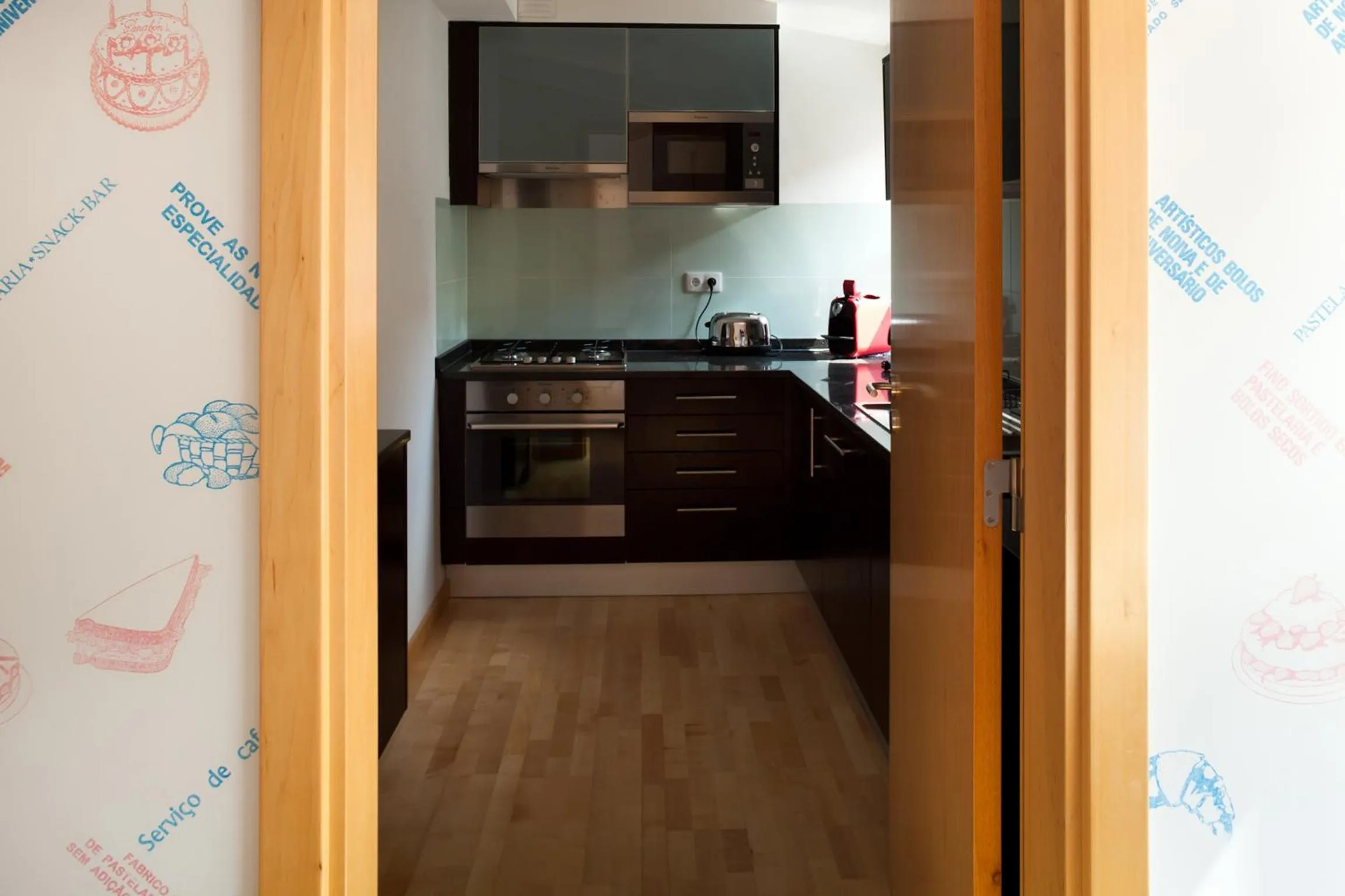 Kitchen or kitchenette in The Lisbonaire Apartments