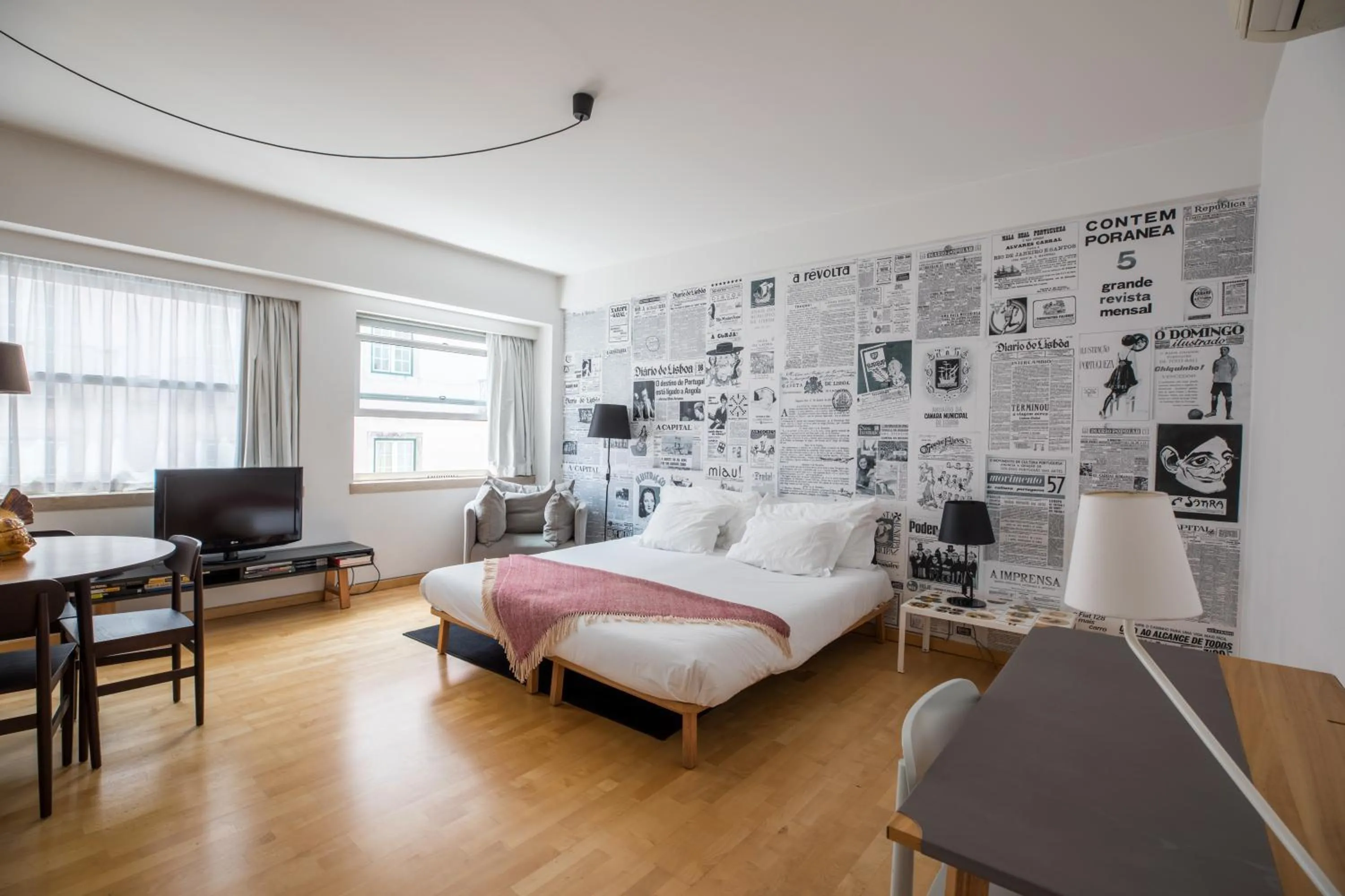 Bed in The Lisbonaire Apartments