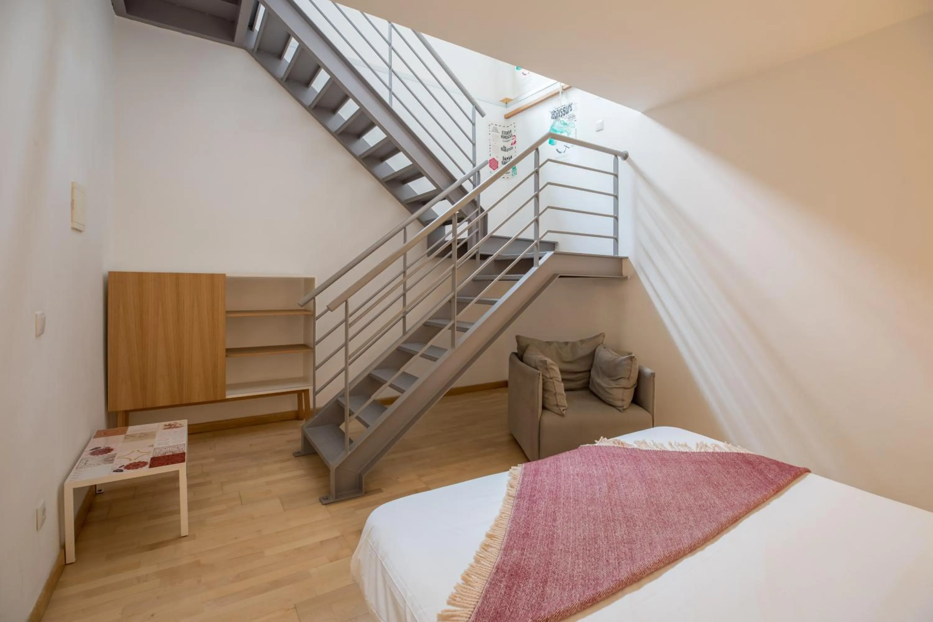 Bedroom, Bed in The Lisbonaire Apartments