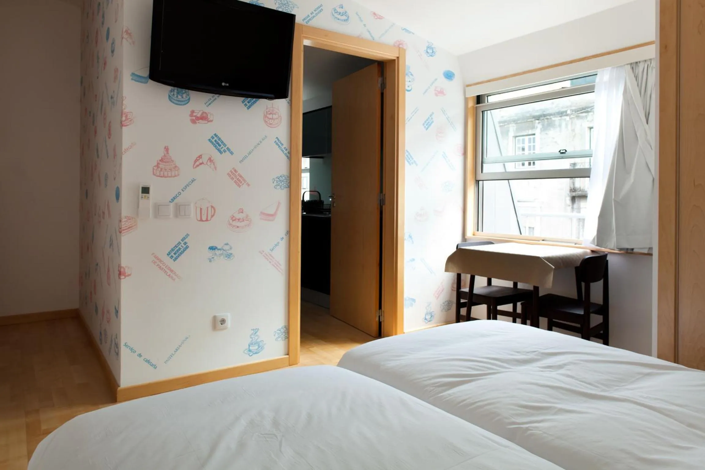 Bedroom, Bed in The Lisbonaire Apartments