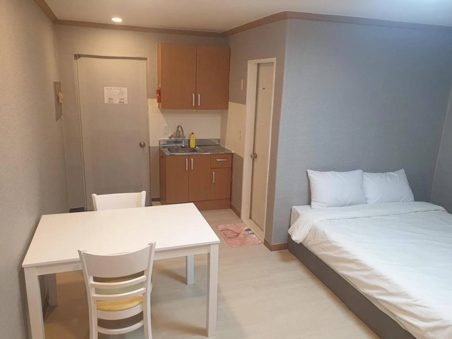 Kitchen or kitchenette, Bed in Seorak HOT Spring Mammoth Resotel