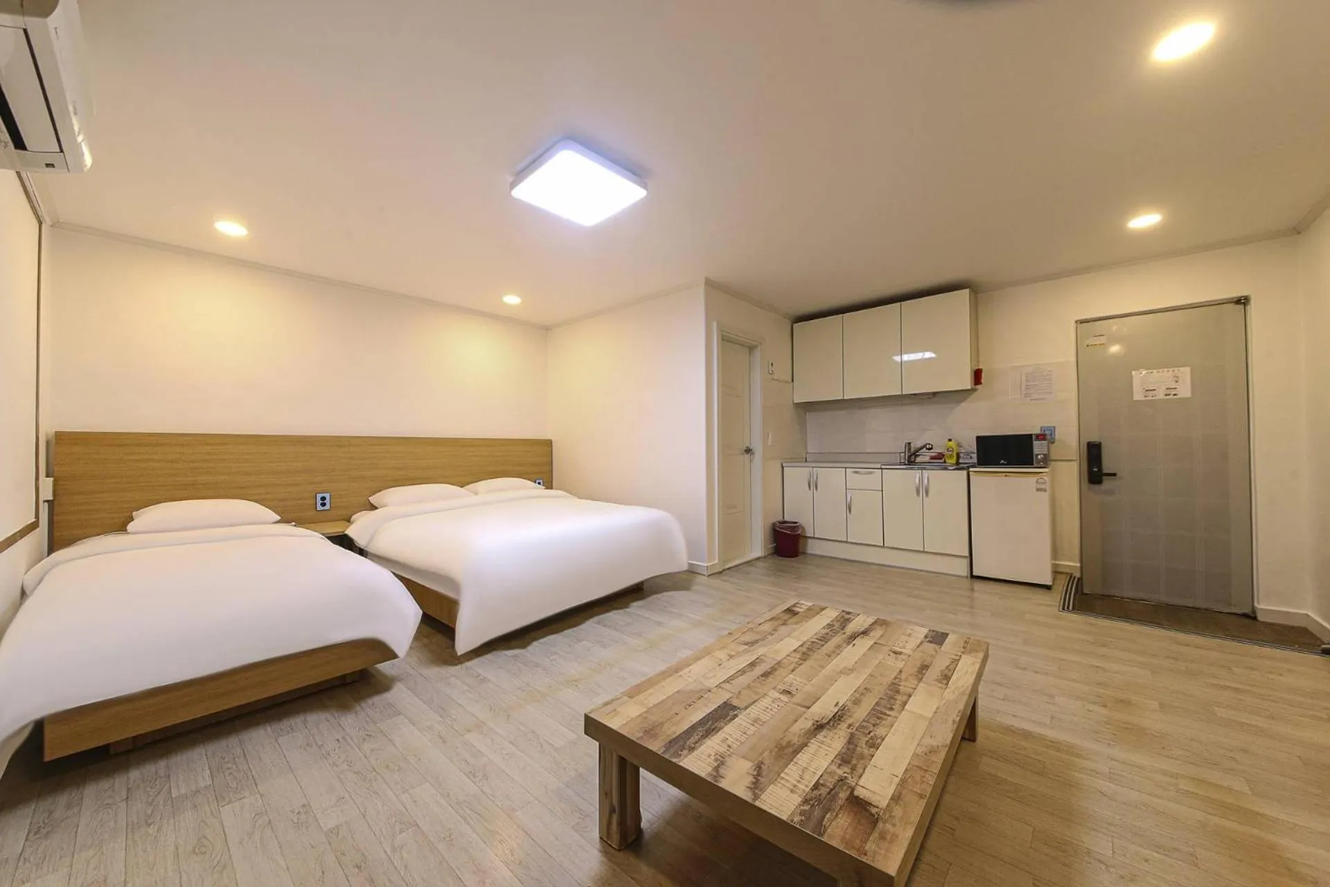 Kitchen or kitchenette, Bed in Seorak HOT Spring Mammoth Resotel