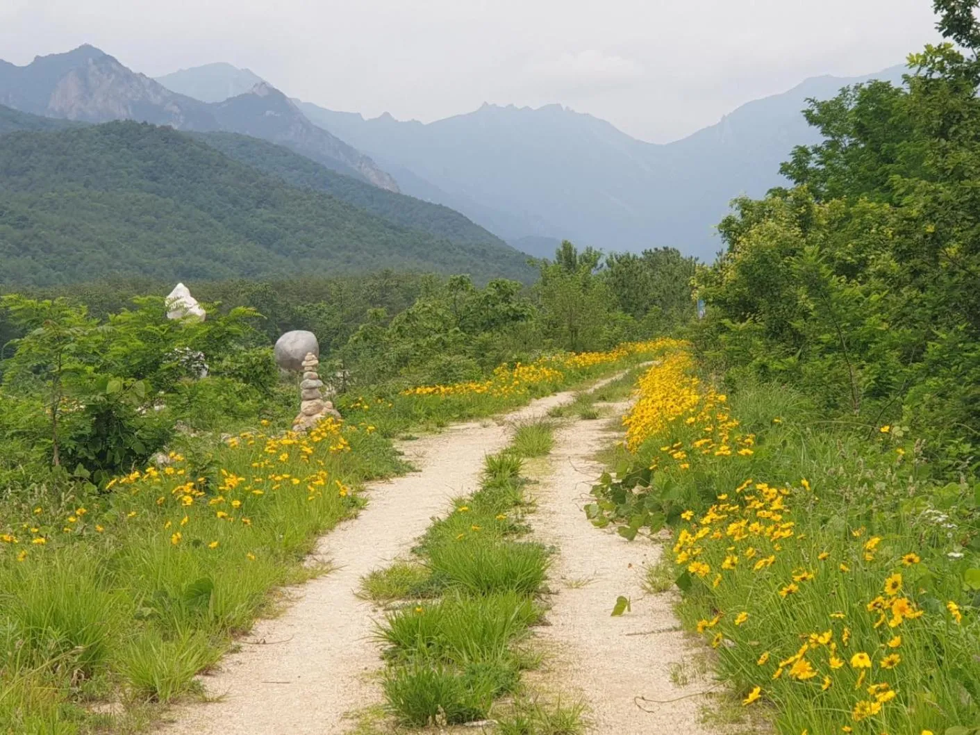 Hiking in Seorak HOT Spring Mammoth Resotel