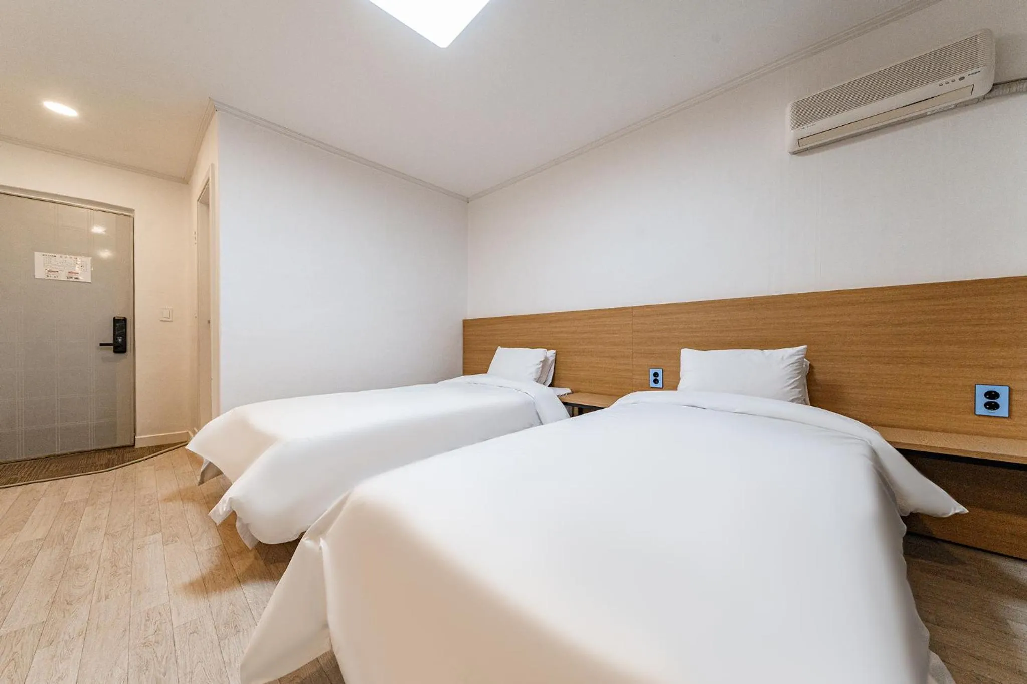 Bed in Seorak HOT Spring Mammoth Resotel