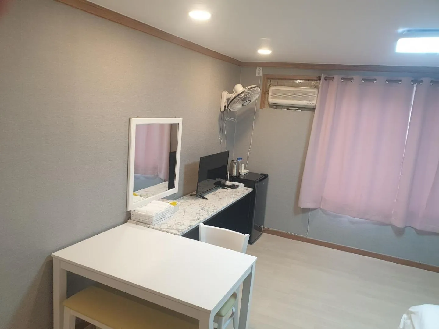 TV and multimedia, Bed in Seorak HOT Spring Mammoth Resotel