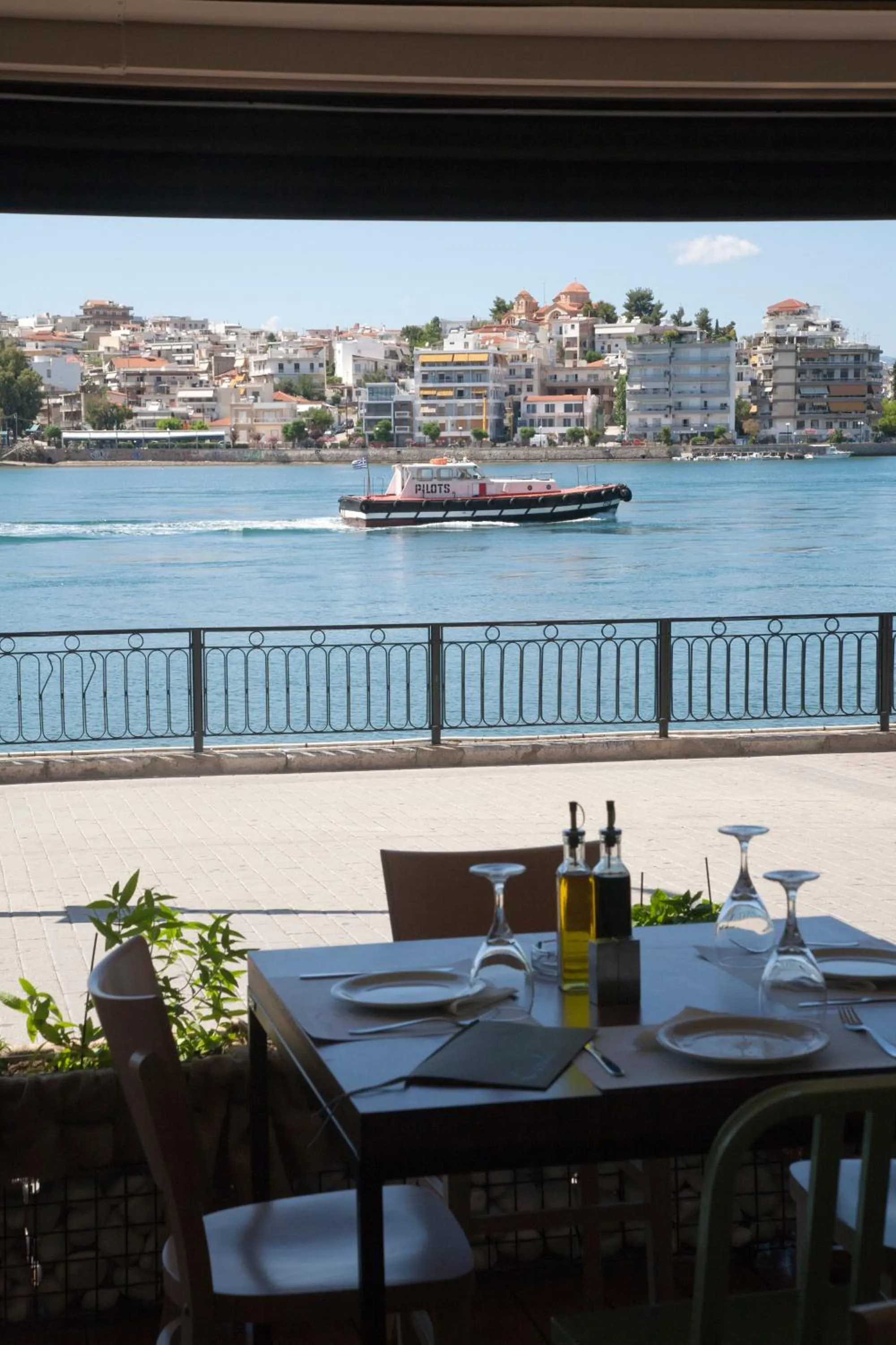 Restaurant/places to eat in Paliria Hotel