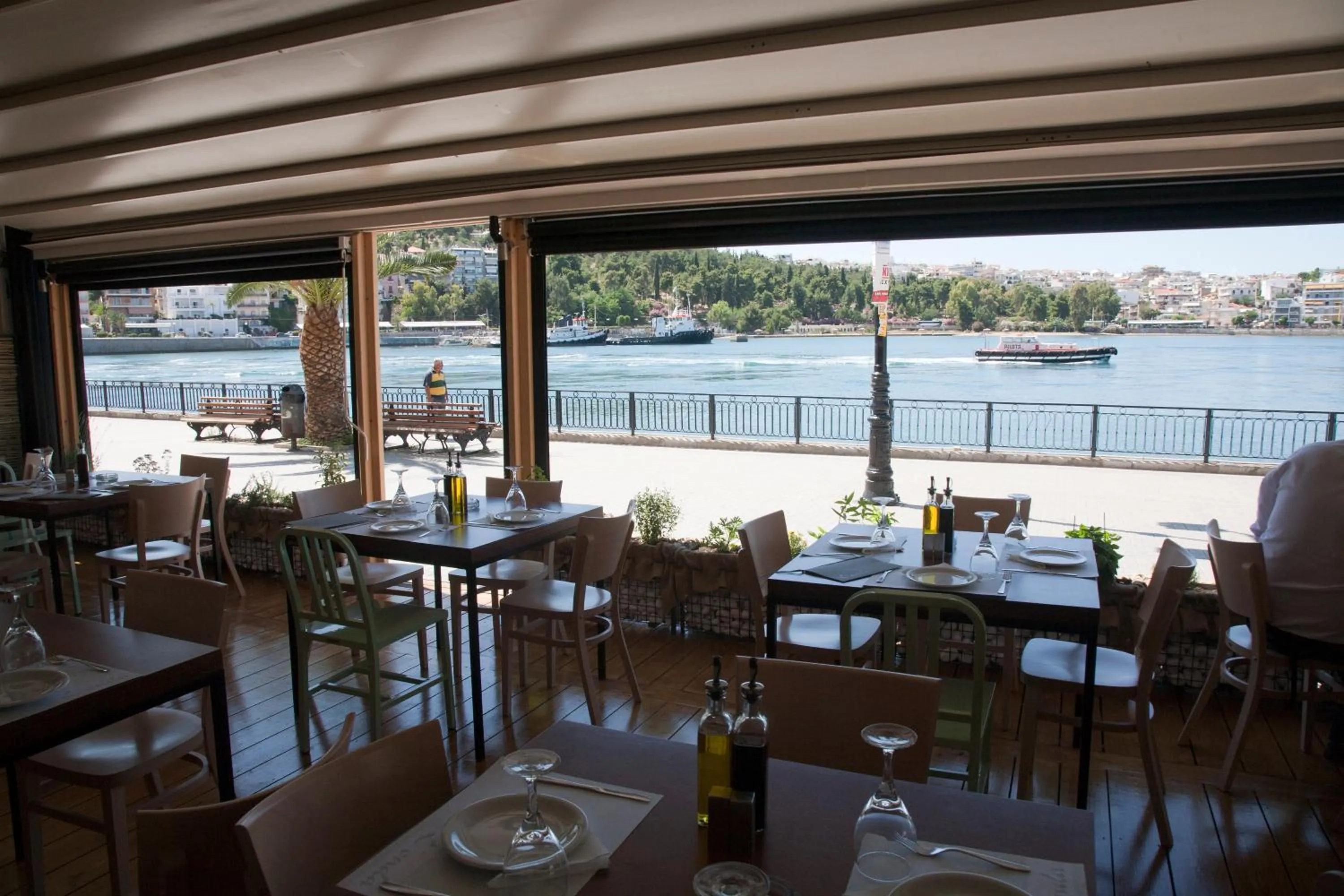 Restaurant/places to eat in Paliria Hotel