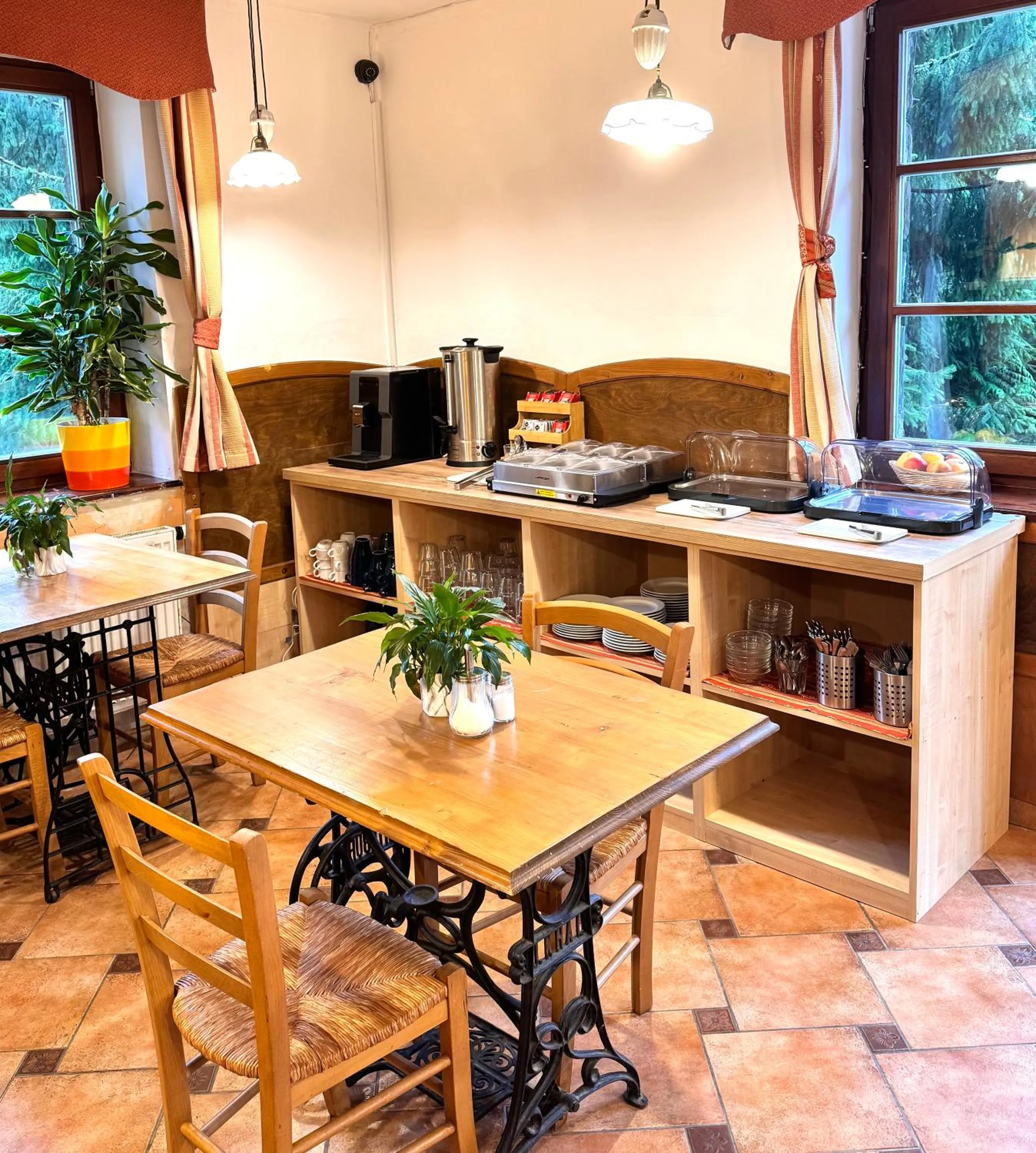 Dining area in Sport hotel POMI