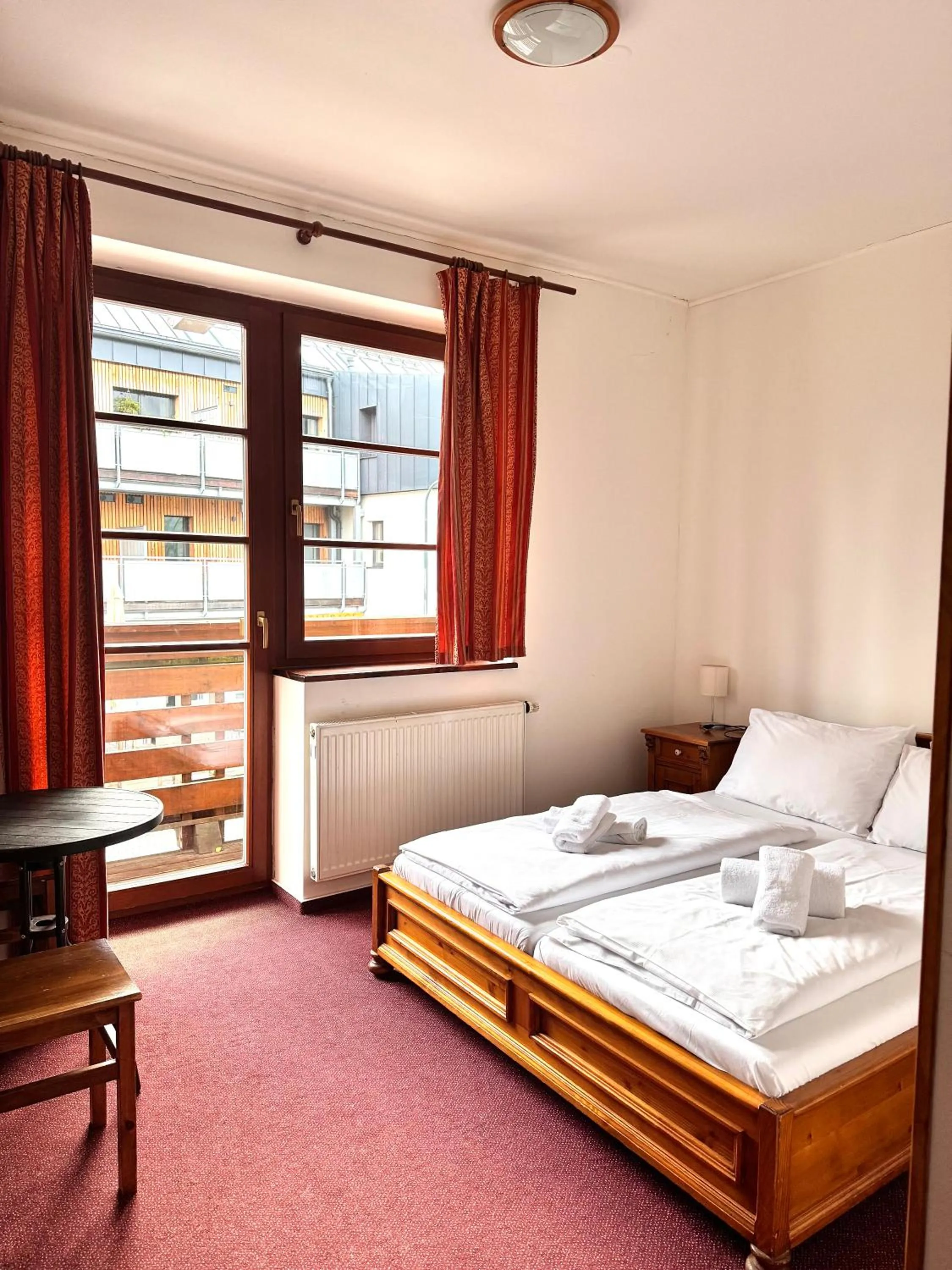 Living room, Bed in Sport hotel POMI