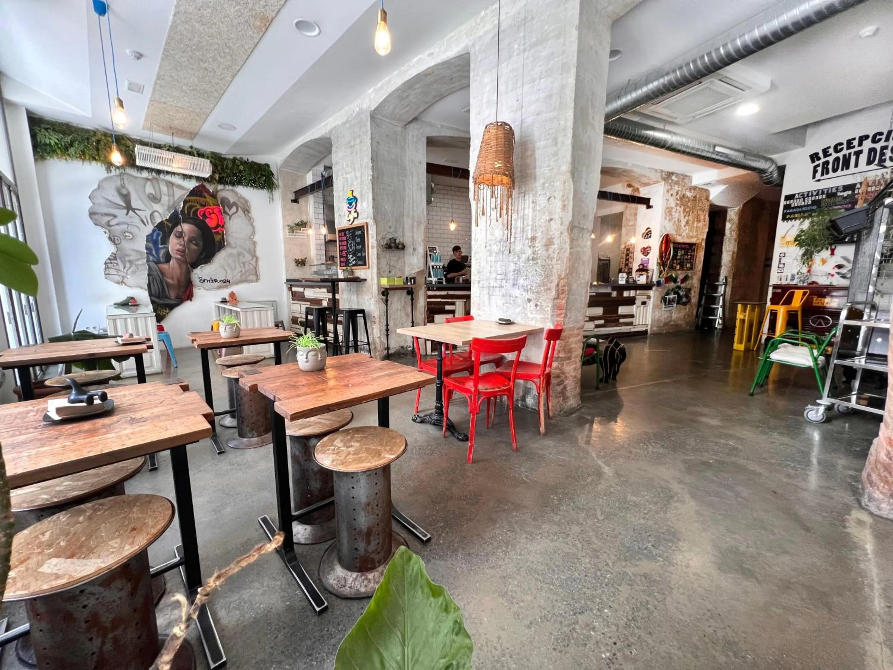 Restaurant/places to eat in ECO Hostel