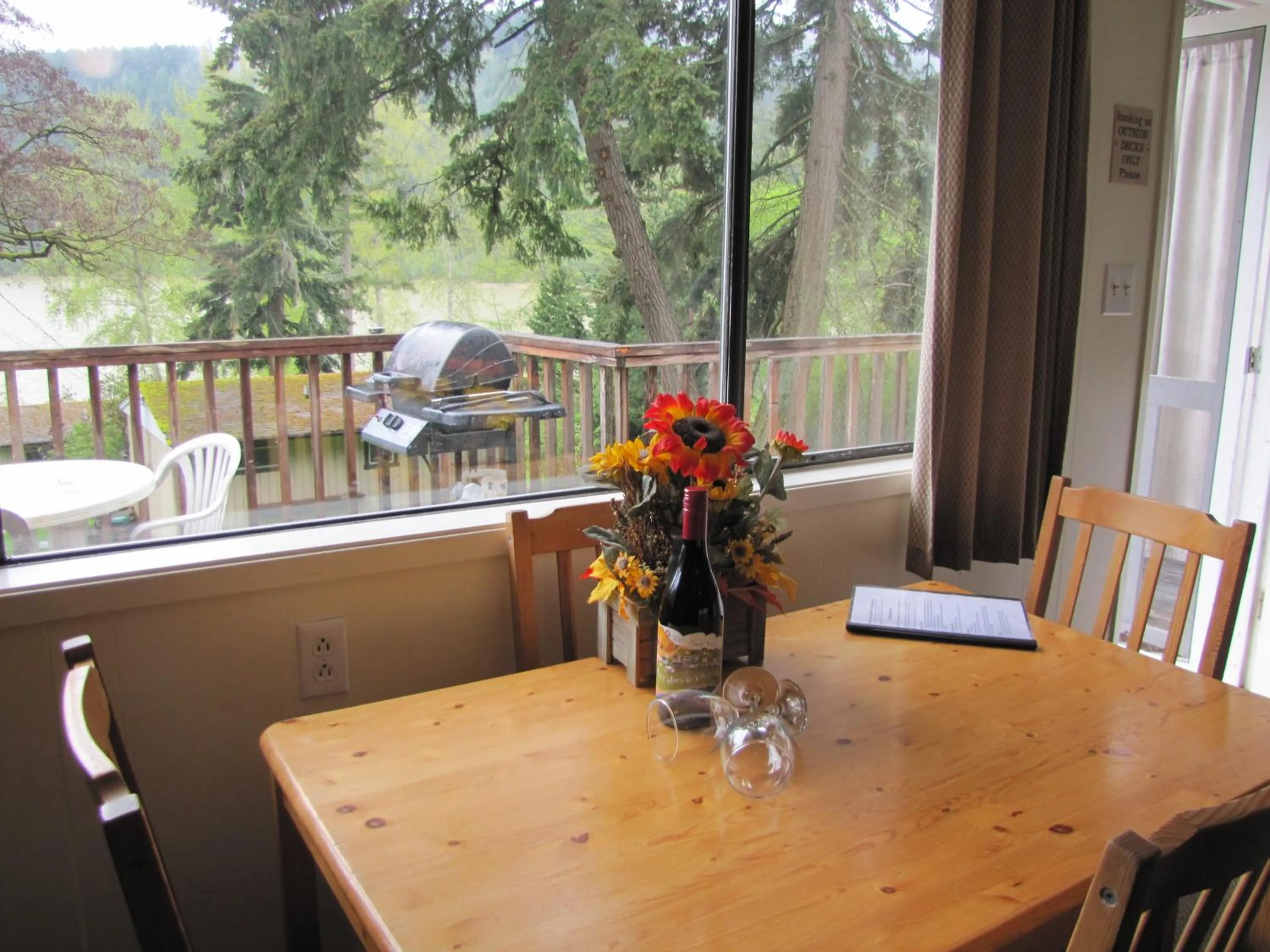BBQ facilities in Green Acres Lakeside Resort Salt Spring Island