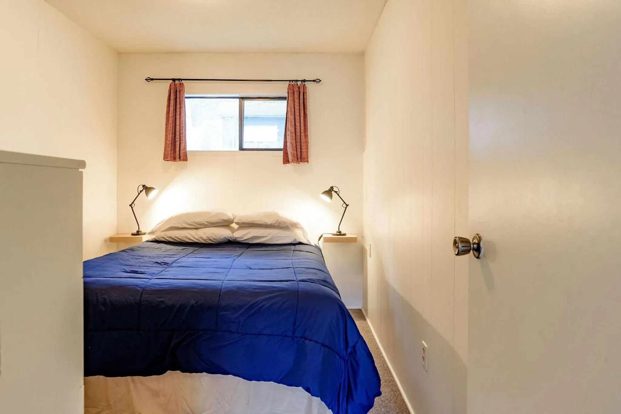 Bed in Green Acres Lakeside Resort Salt Spring Island