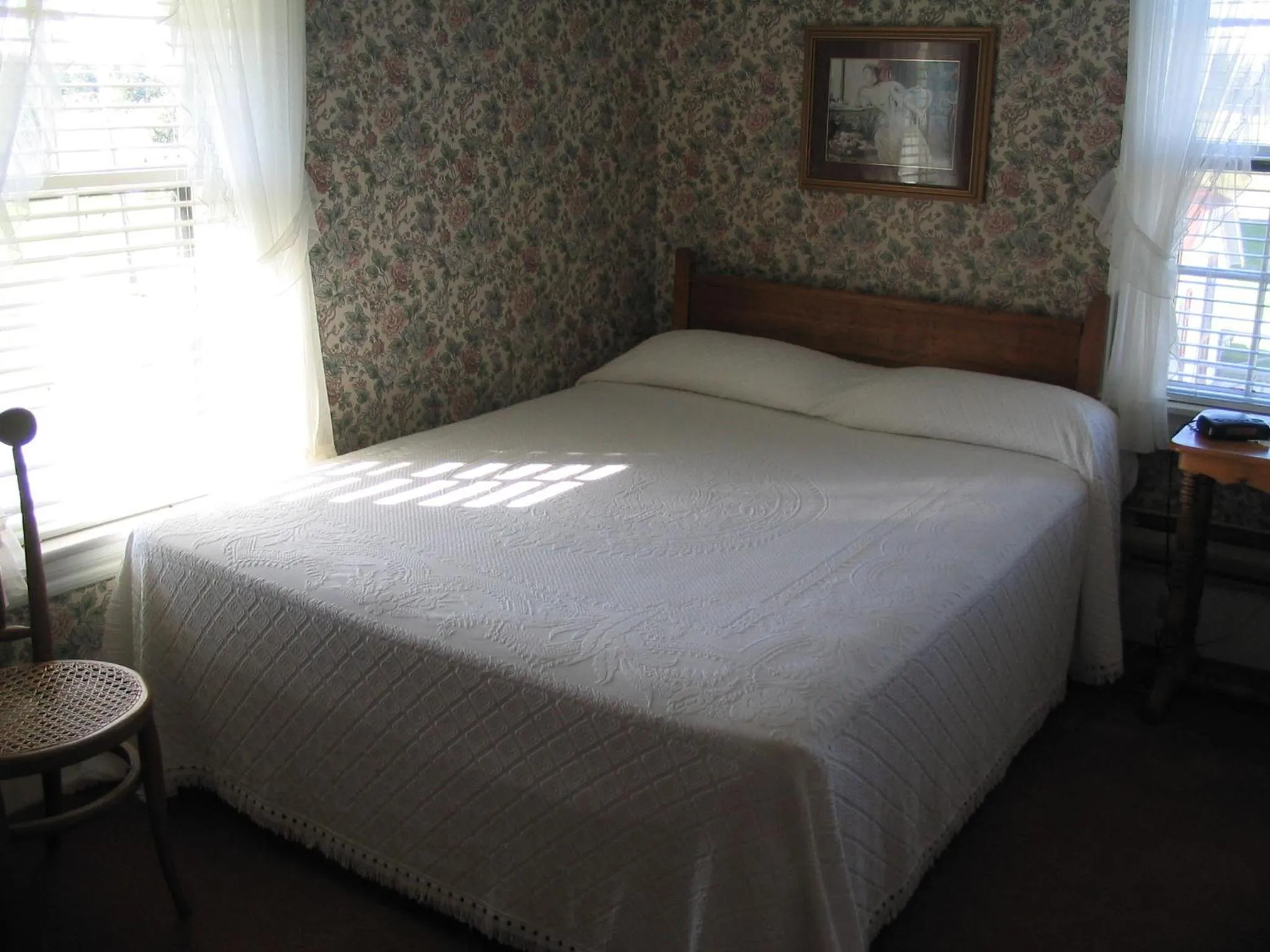 Bed in Shaw's Hotel & Cottages