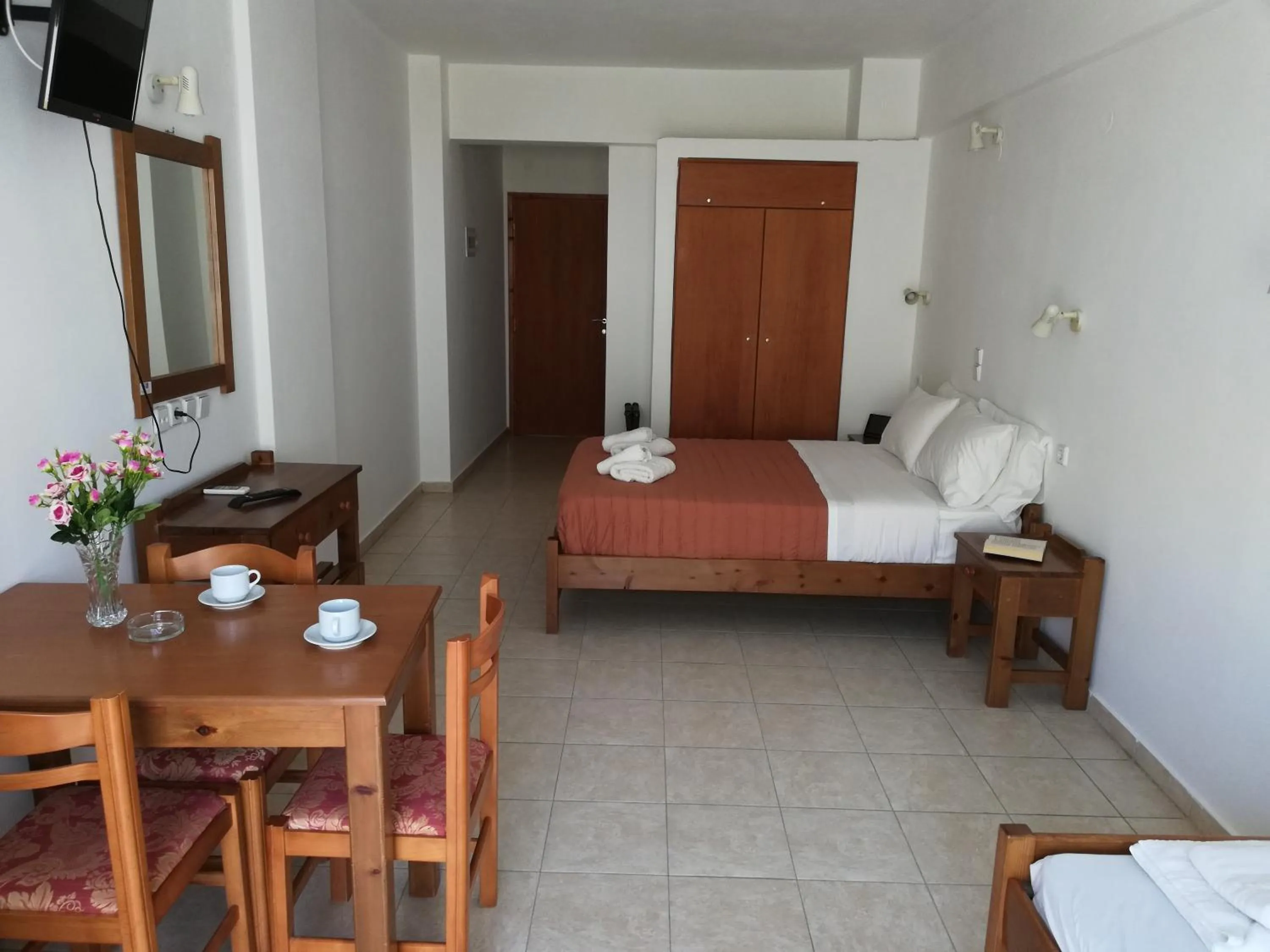 Photo of the whole room in Karmi Apartments