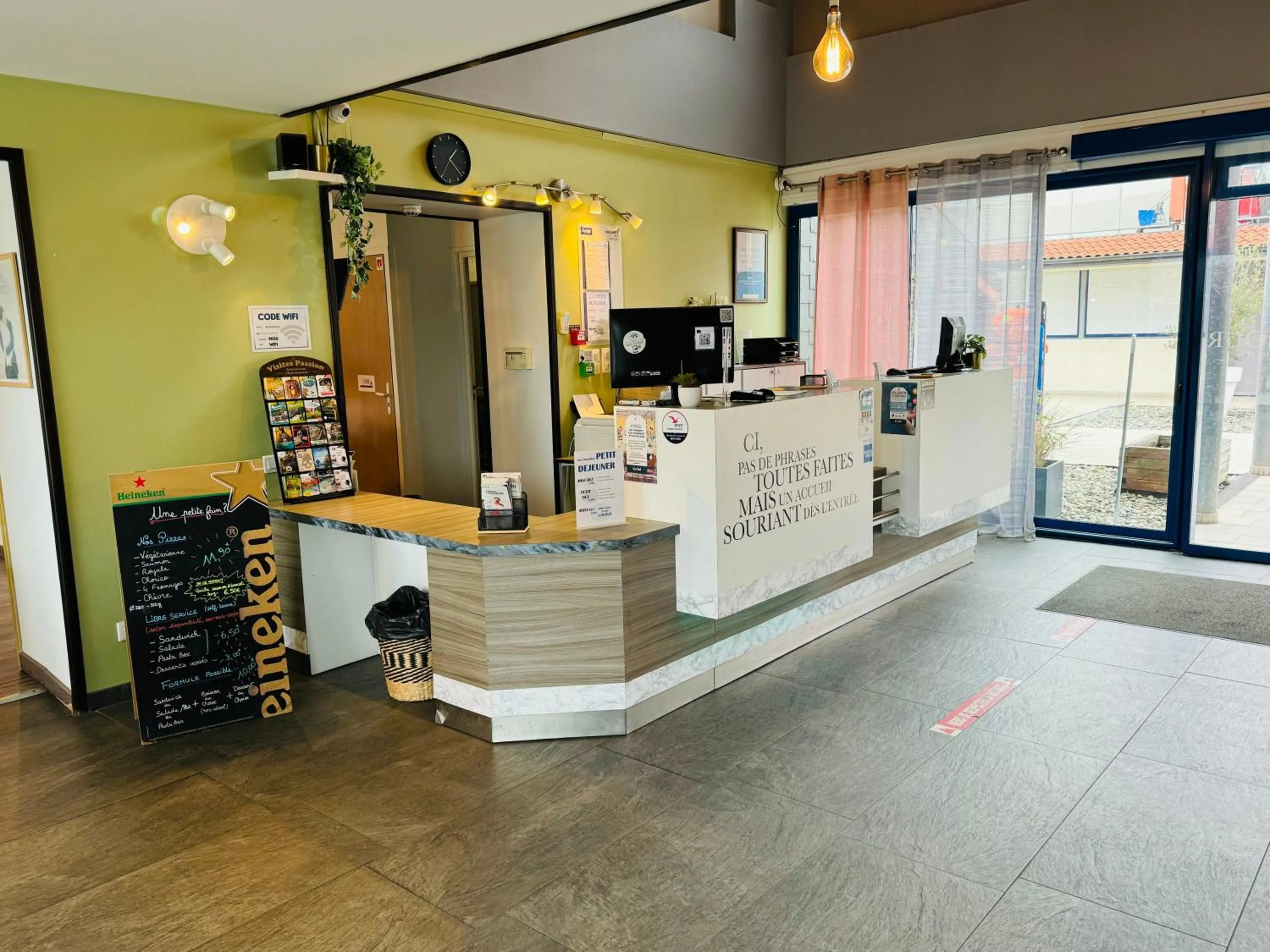 Lobby or reception in Kyriad Toulouse Sud - Roques